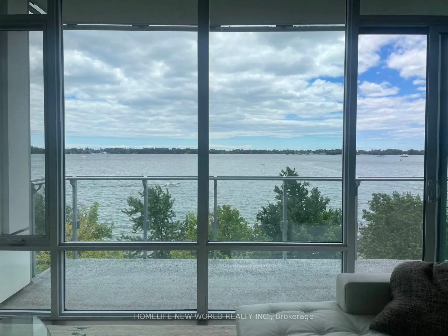 Photo 6 of Unit 406, 29 Queens Quay E, Toronto, Waterfront Communities — HOMEH