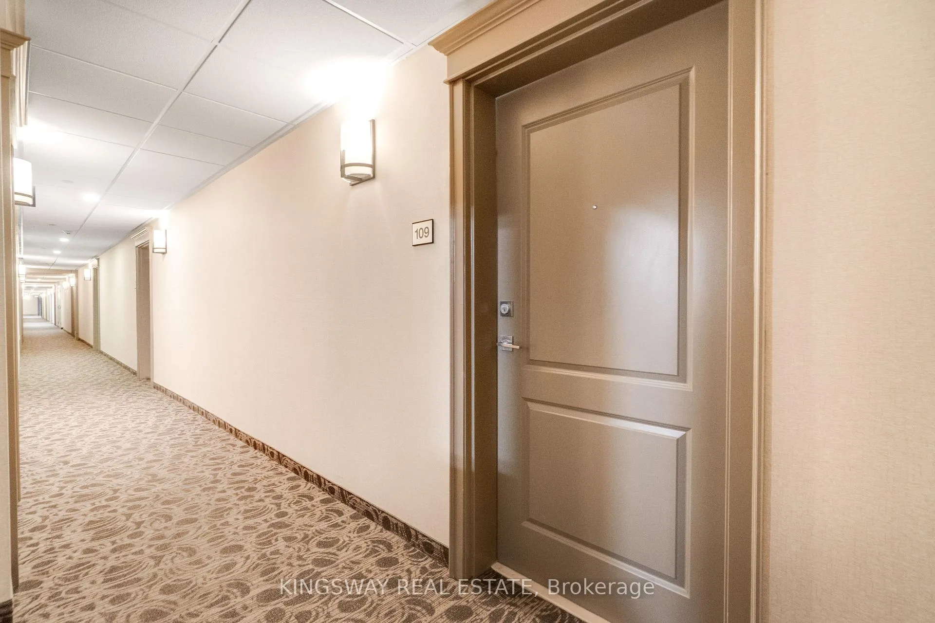 Photo 4 of Unit 109, 125 Shoreview Place, Hamilton, Lakeshore — HOMEH