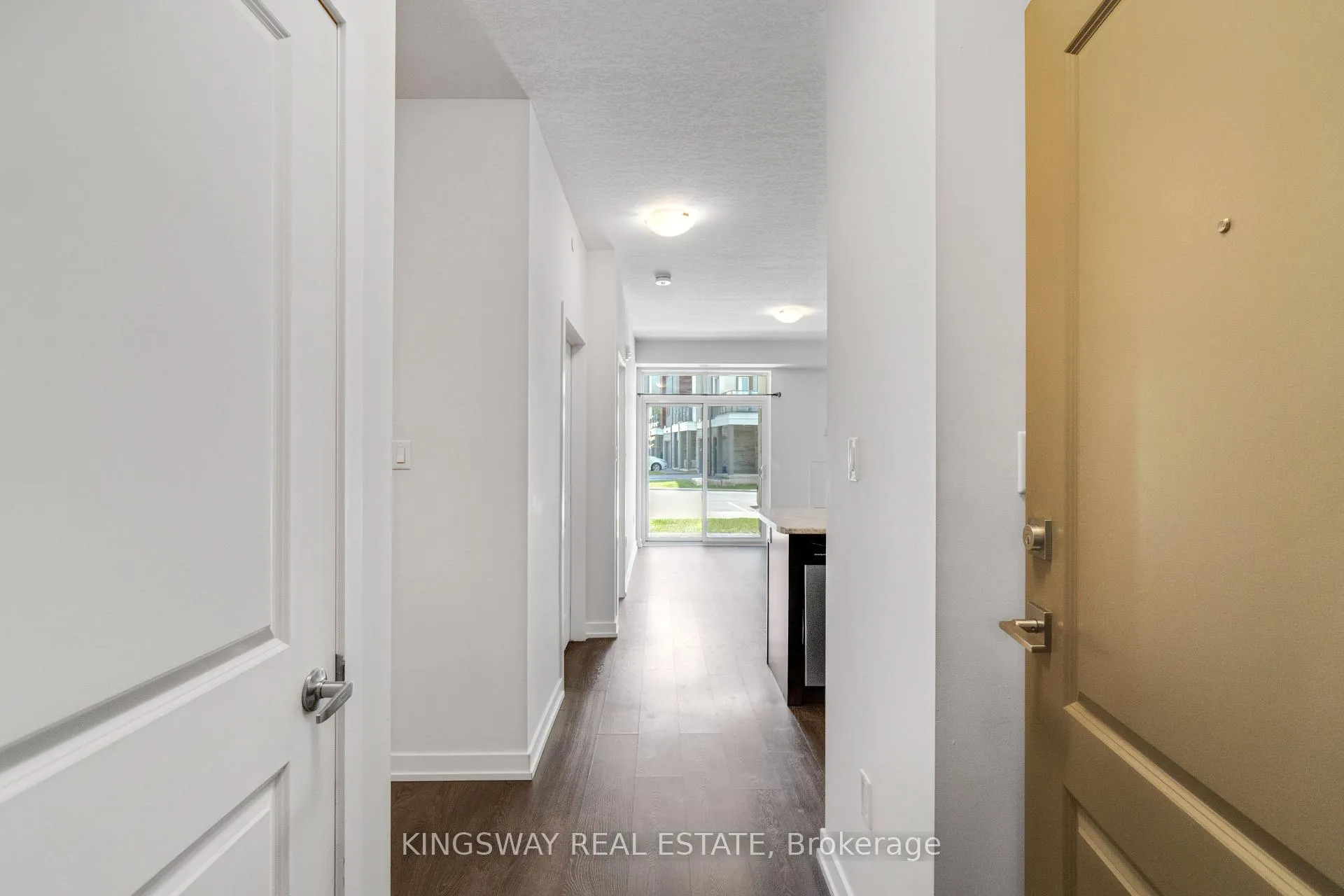 Photo 5 of Unit 109, 125 Shoreview Place, Hamilton, Lakeshore — HOMEH