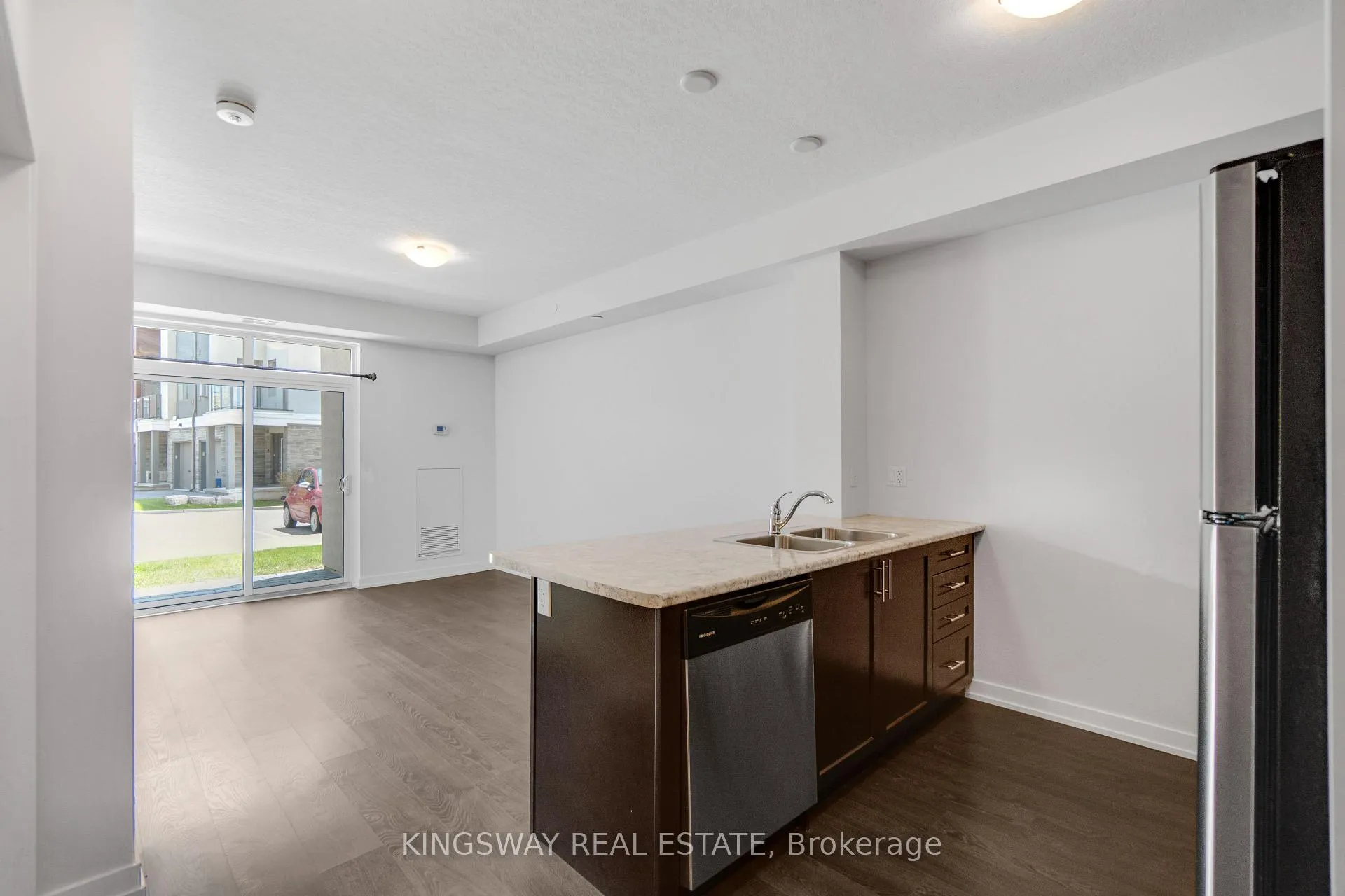Photo 7 of Unit 109, 125 Shoreview Place, Hamilton, Lakeshore — HOMEH