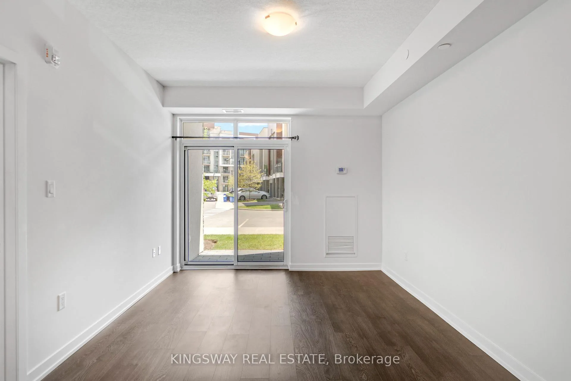 Photo 8 of Unit 109, 125 Shoreview Place, Hamilton, Lakeshore — HOMEH