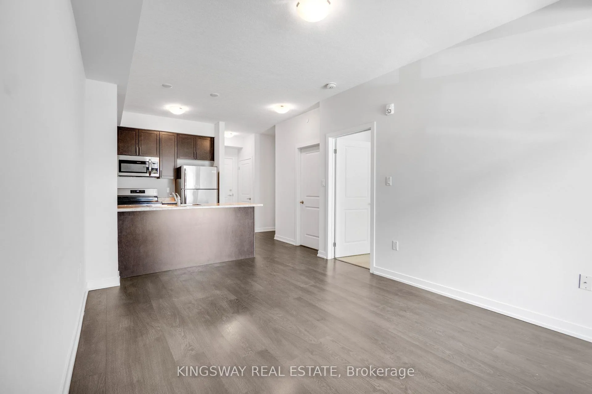 Photo 11 of Unit 109, 125 Shoreview Place, Hamilton, Lakeshore — HOMEH