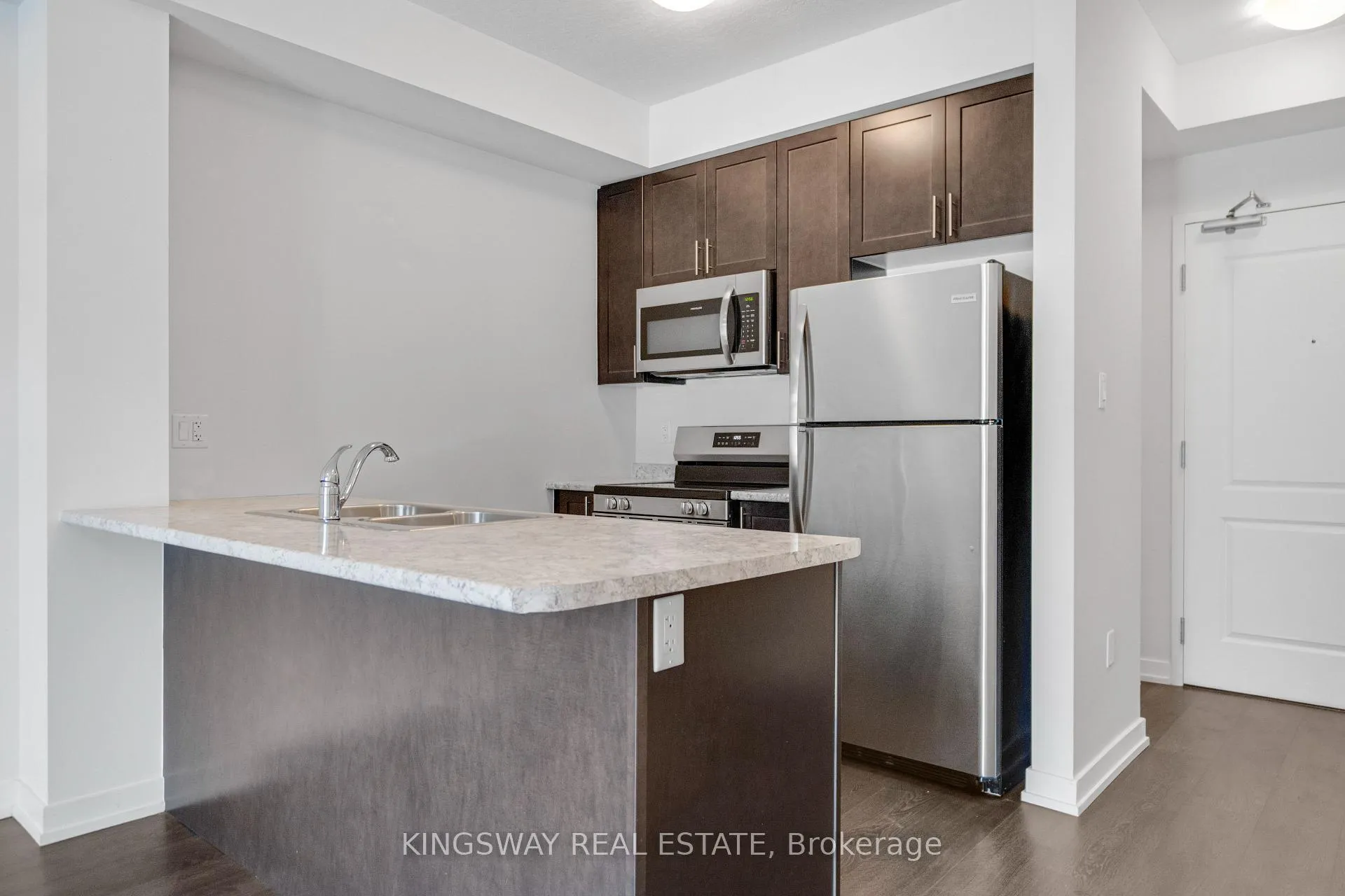 Photo 13 of Unit 109, 125 Shoreview Place, Hamilton, Lakeshore — HOMEH