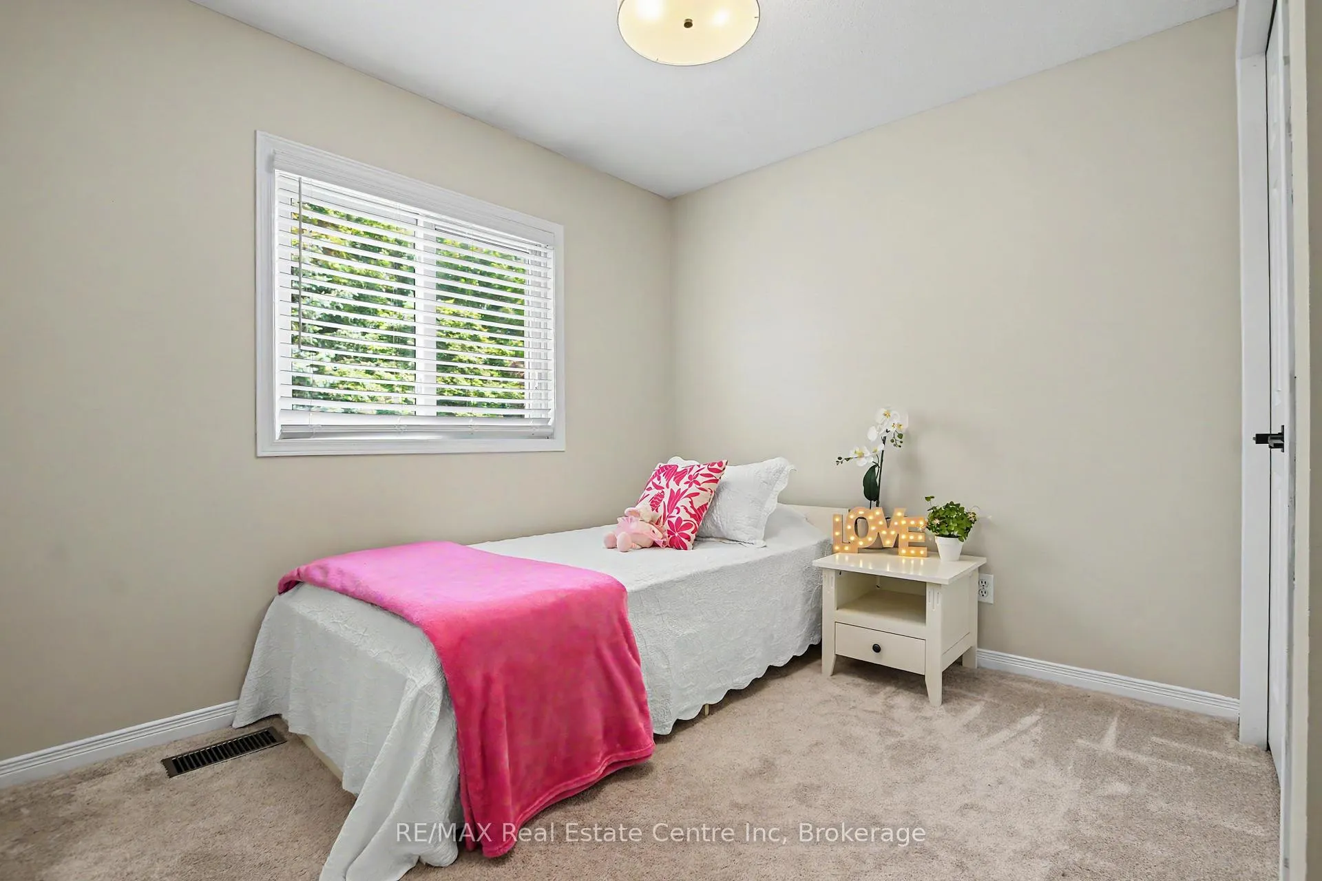Photo 23 of 74 Activa Avenue, Kitchener — HOMEH