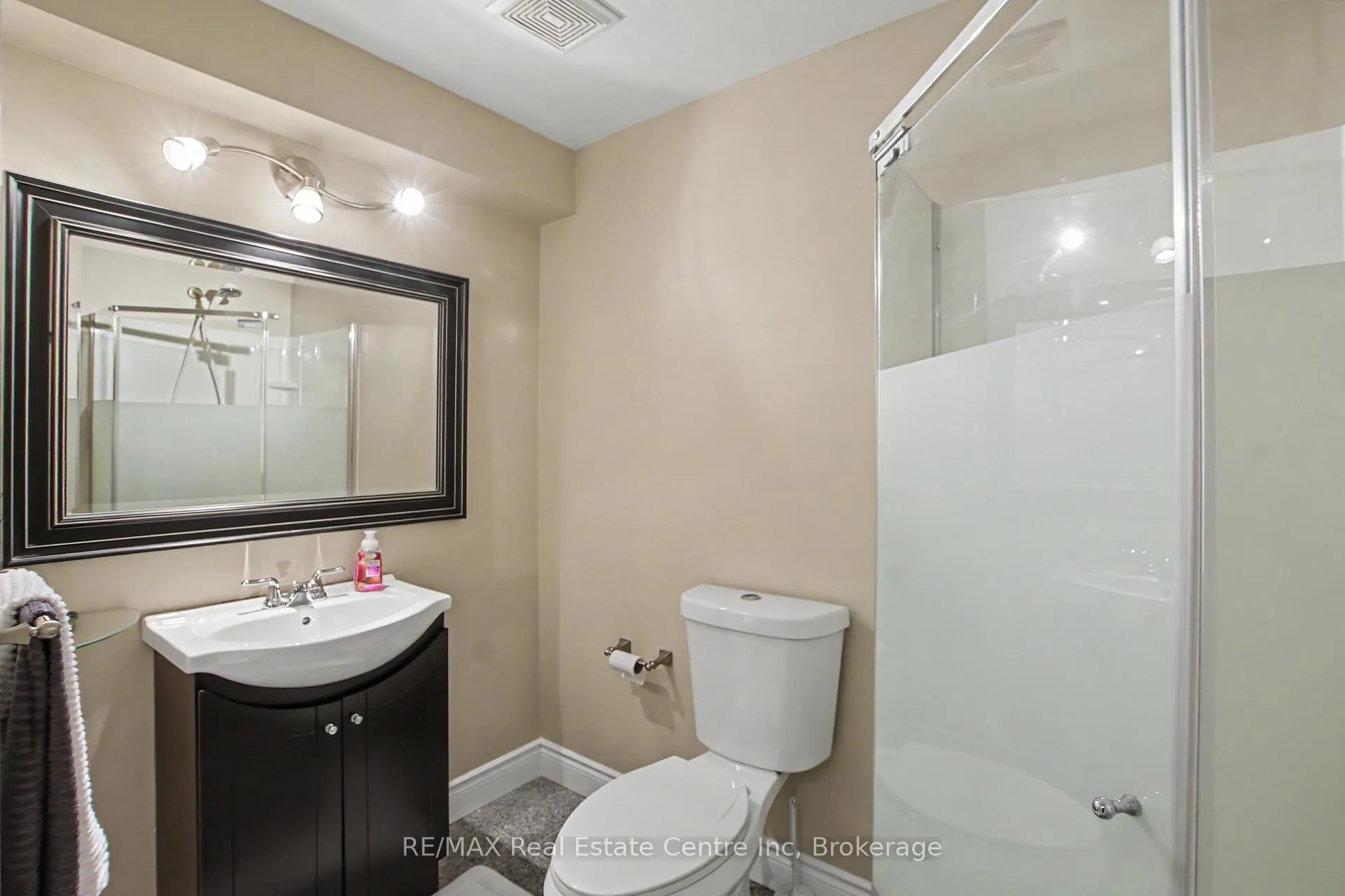 Photo 32 of 74 Activa Avenue, Kitchener — HOMEH