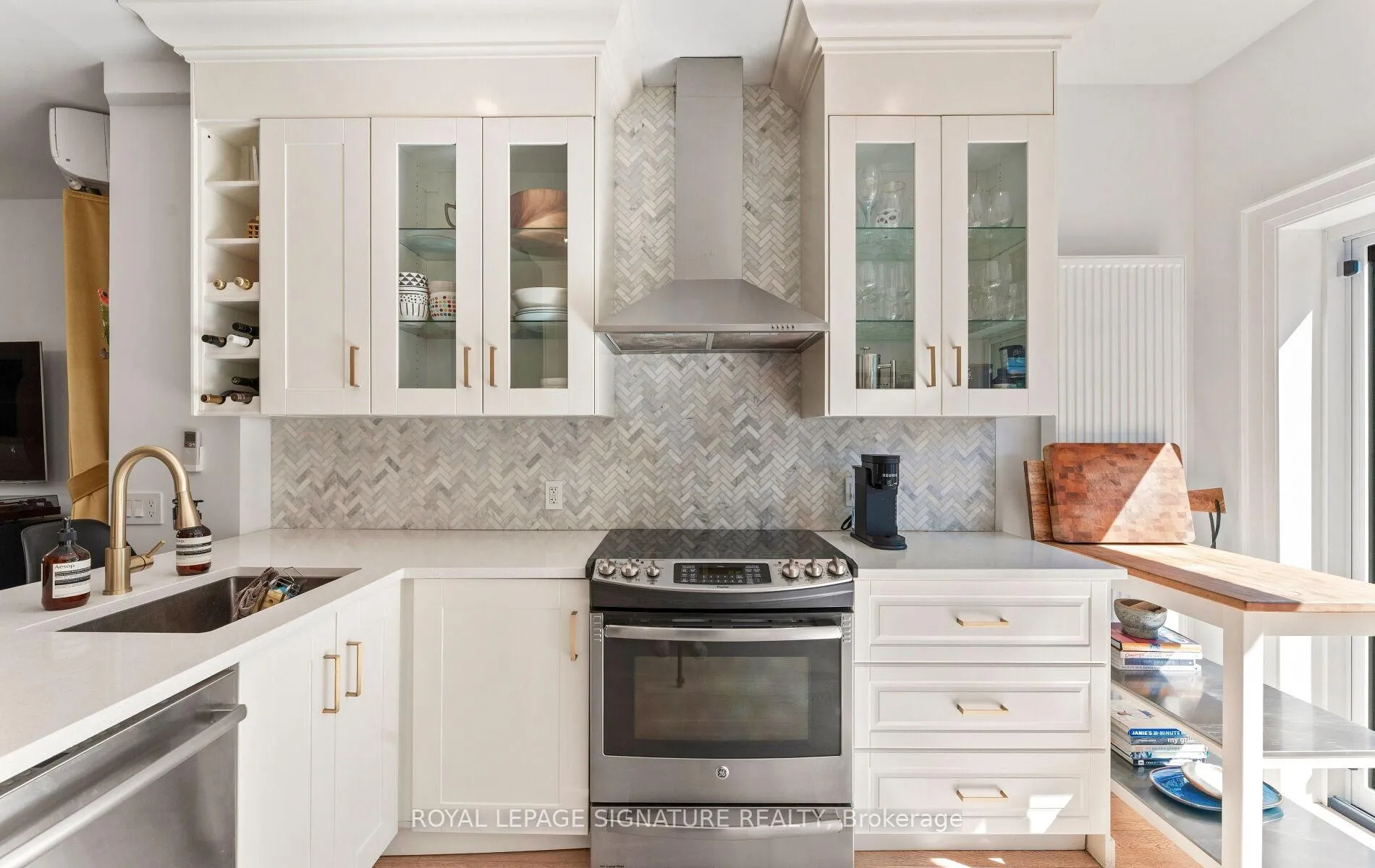 Photo 8 of 107 Gore Vale Avenue, Toronto, Trinity-Bellwoods — HOMEH