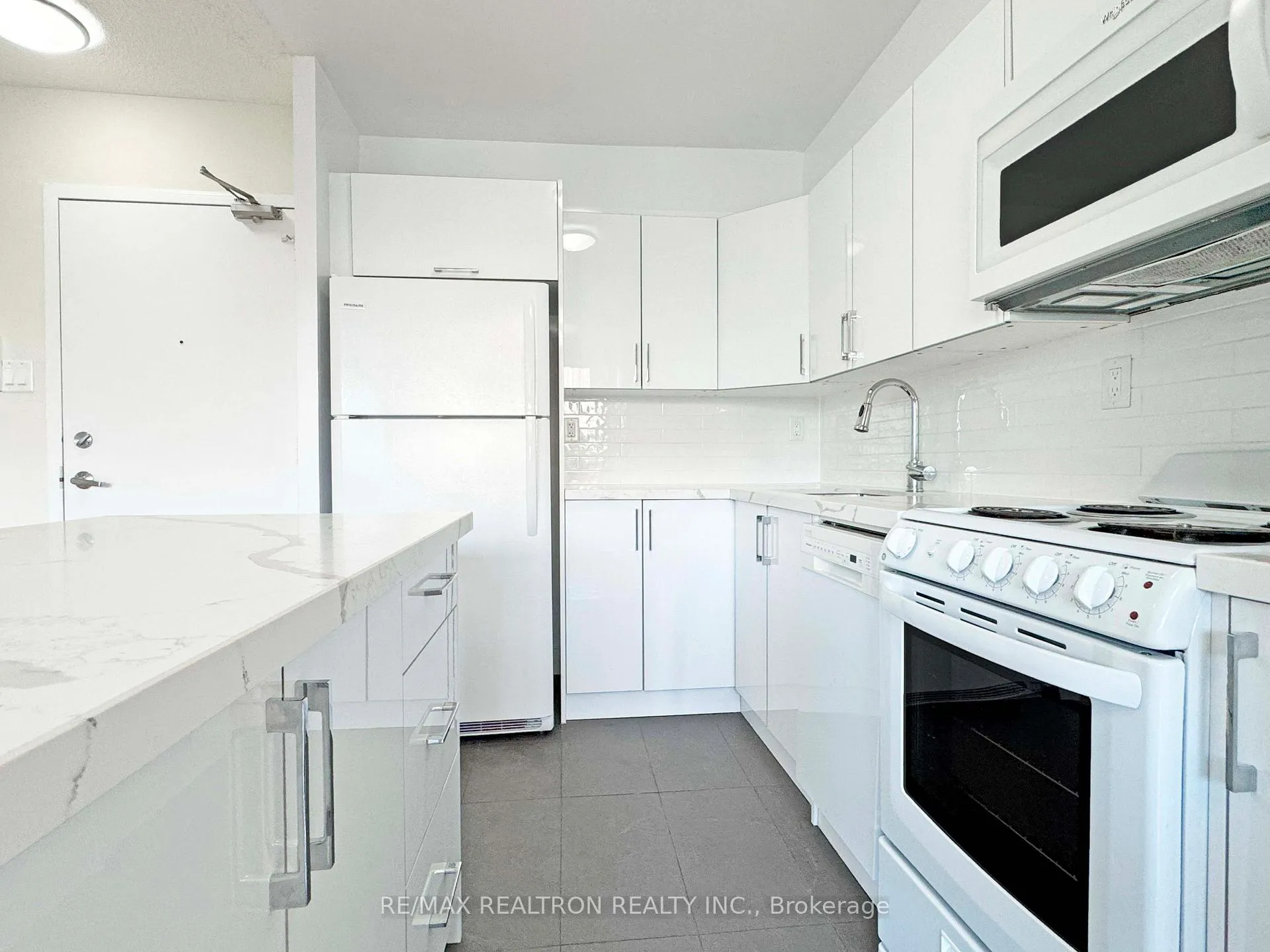Photo 3 of Unit 710, 666 Spadina Avenue, Toronto, University — HOMEH
