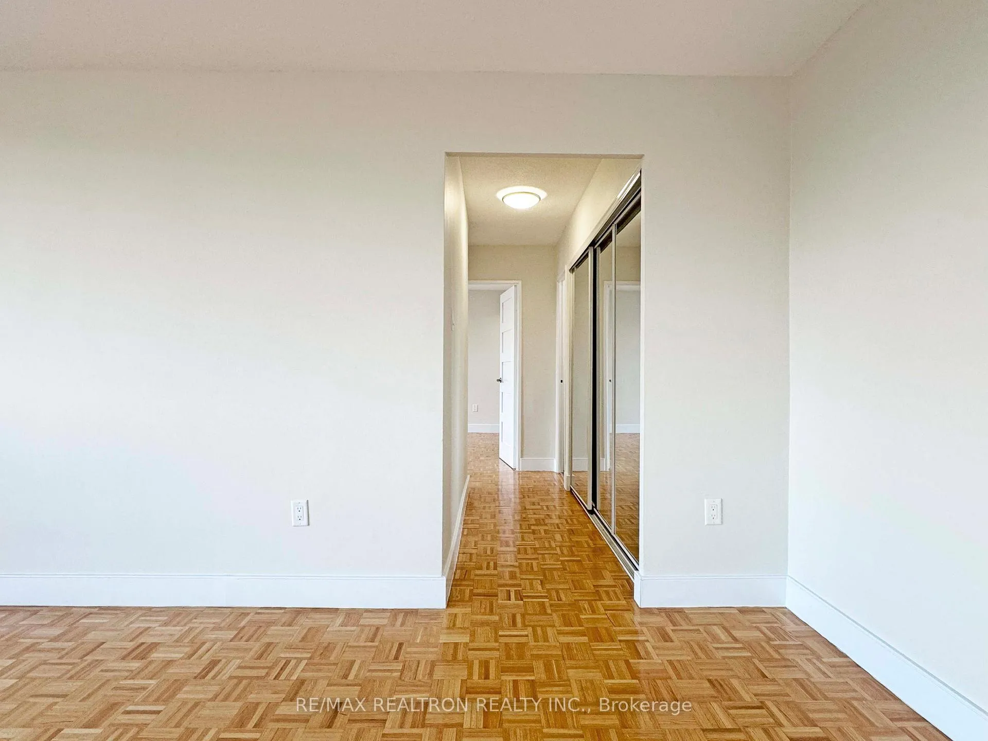 Photo 6 of Unit 710, 666 Spadina Avenue, Toronto, University — HOMEH
