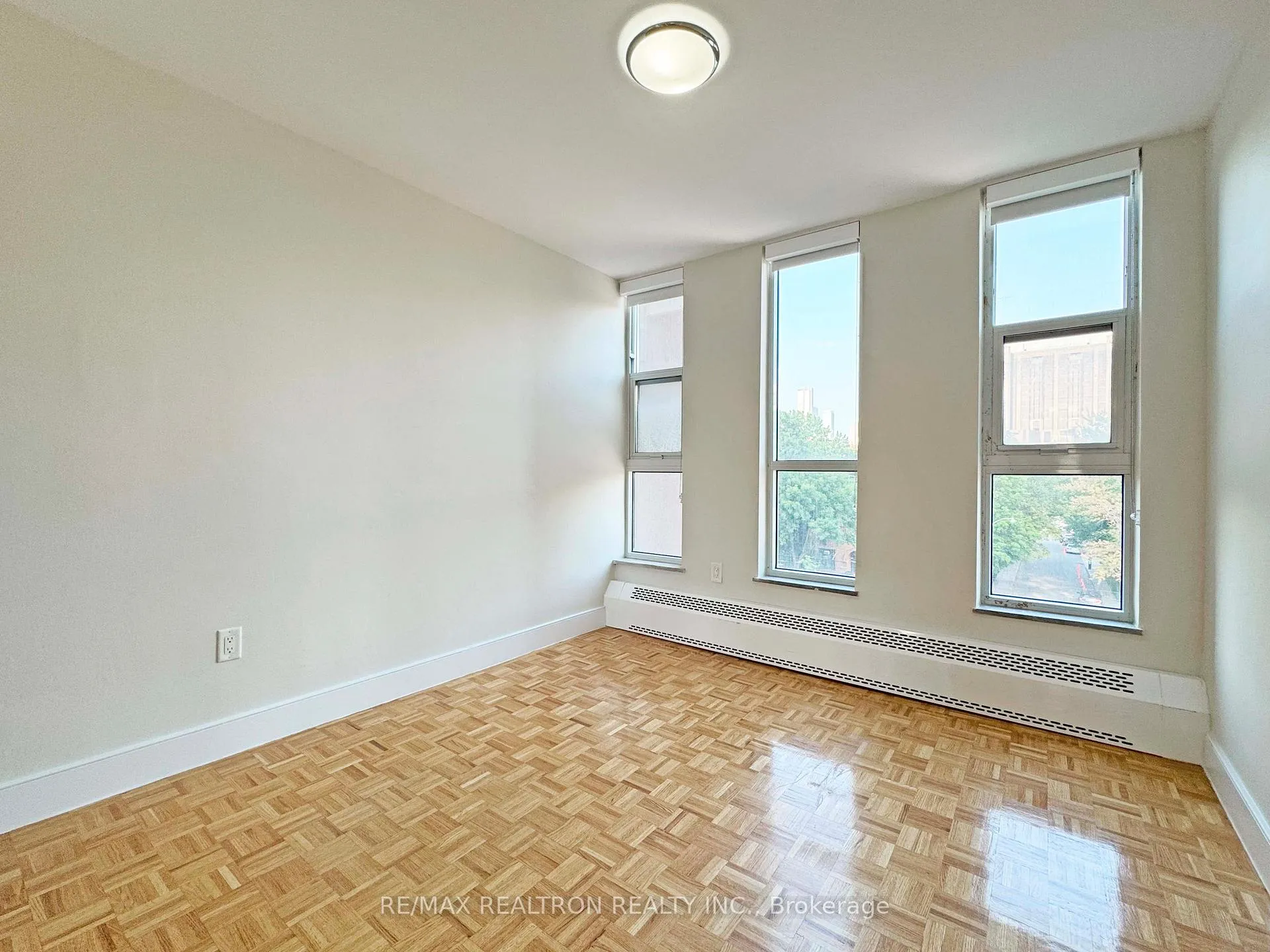 Photo 7 of Unit 710, 666 Spadina Avenue, Toronto, University — HOMEH