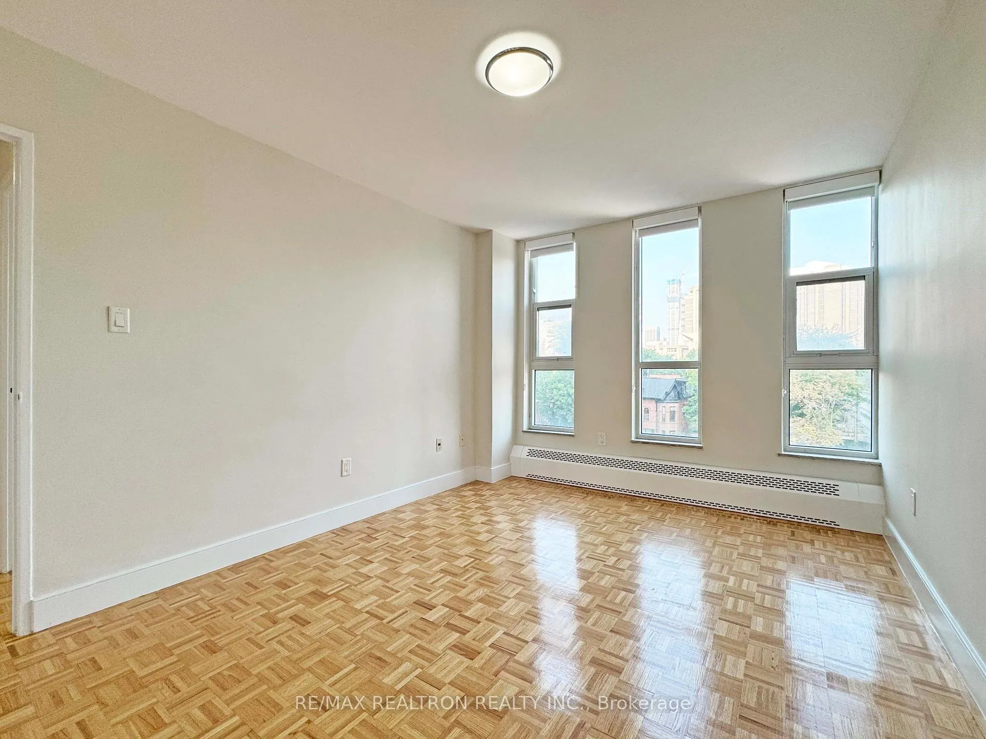 Photo 9 of Unit 710, 666 Spadina Avenue, Toronto, University — HOMEH