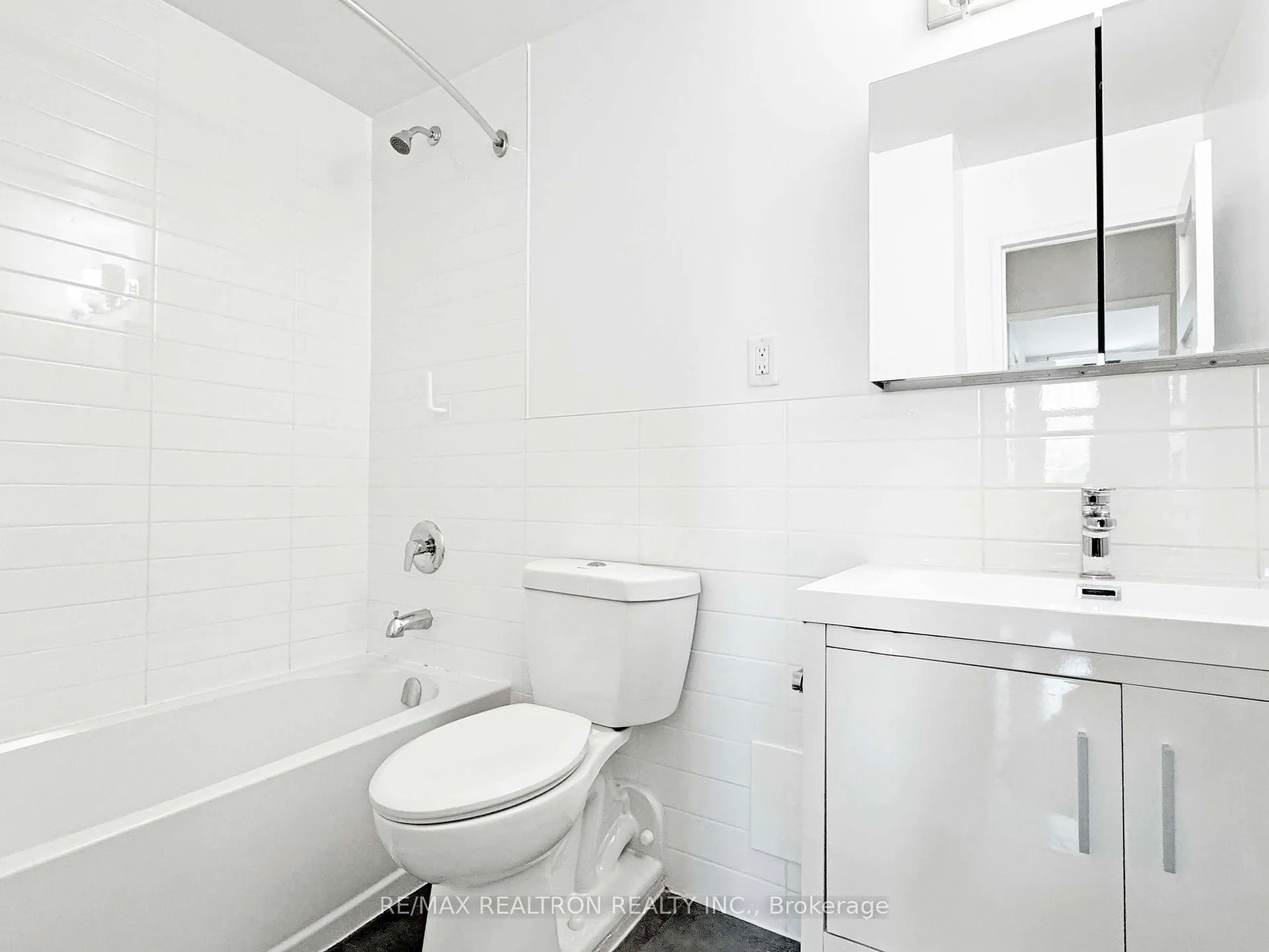 Photo 12 of Unit 710, 666 Spadina Avenue, Toronto, University — HOMEH