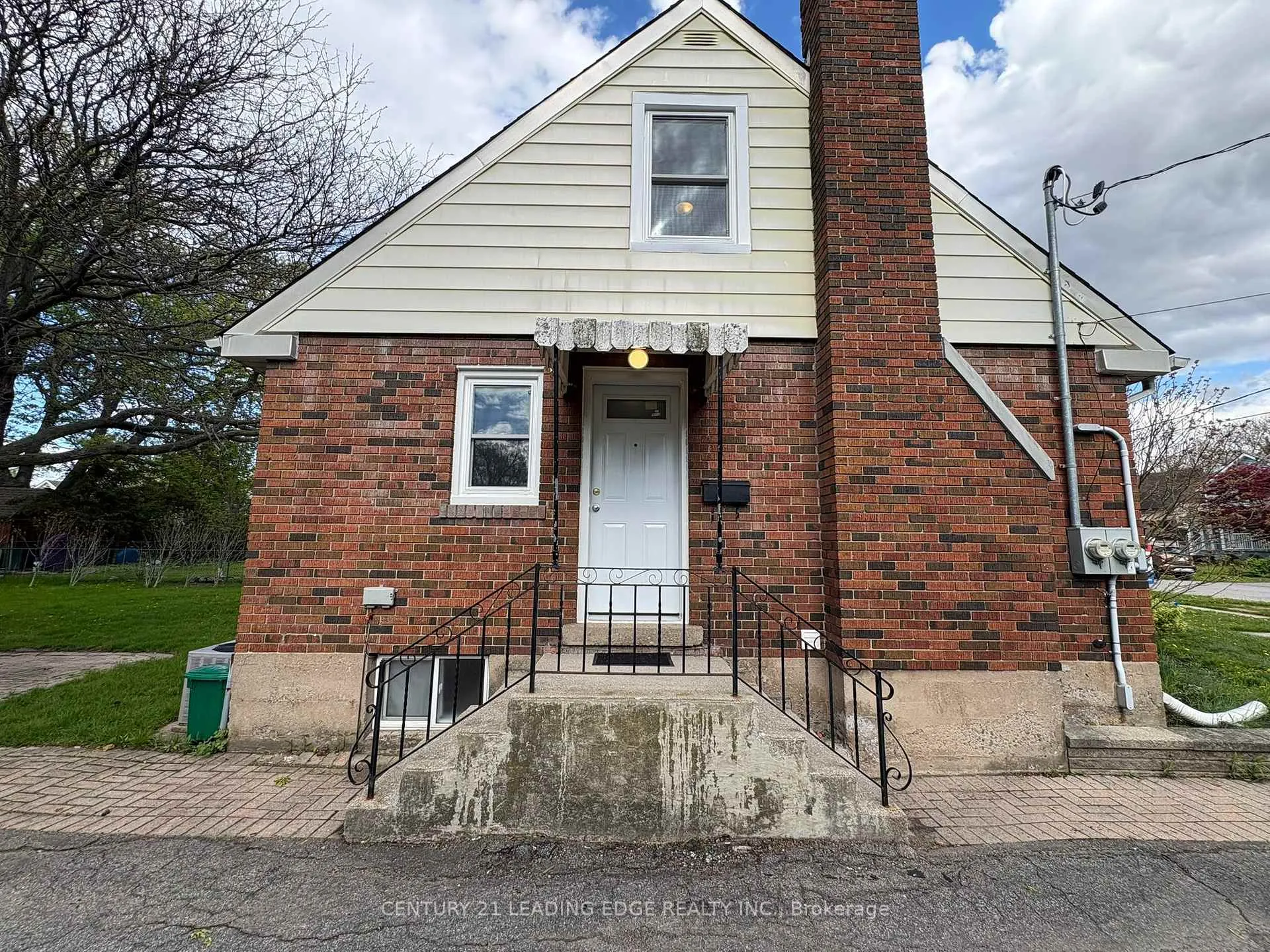 Front of Unit (Lower), 22 Greenwood Avenue