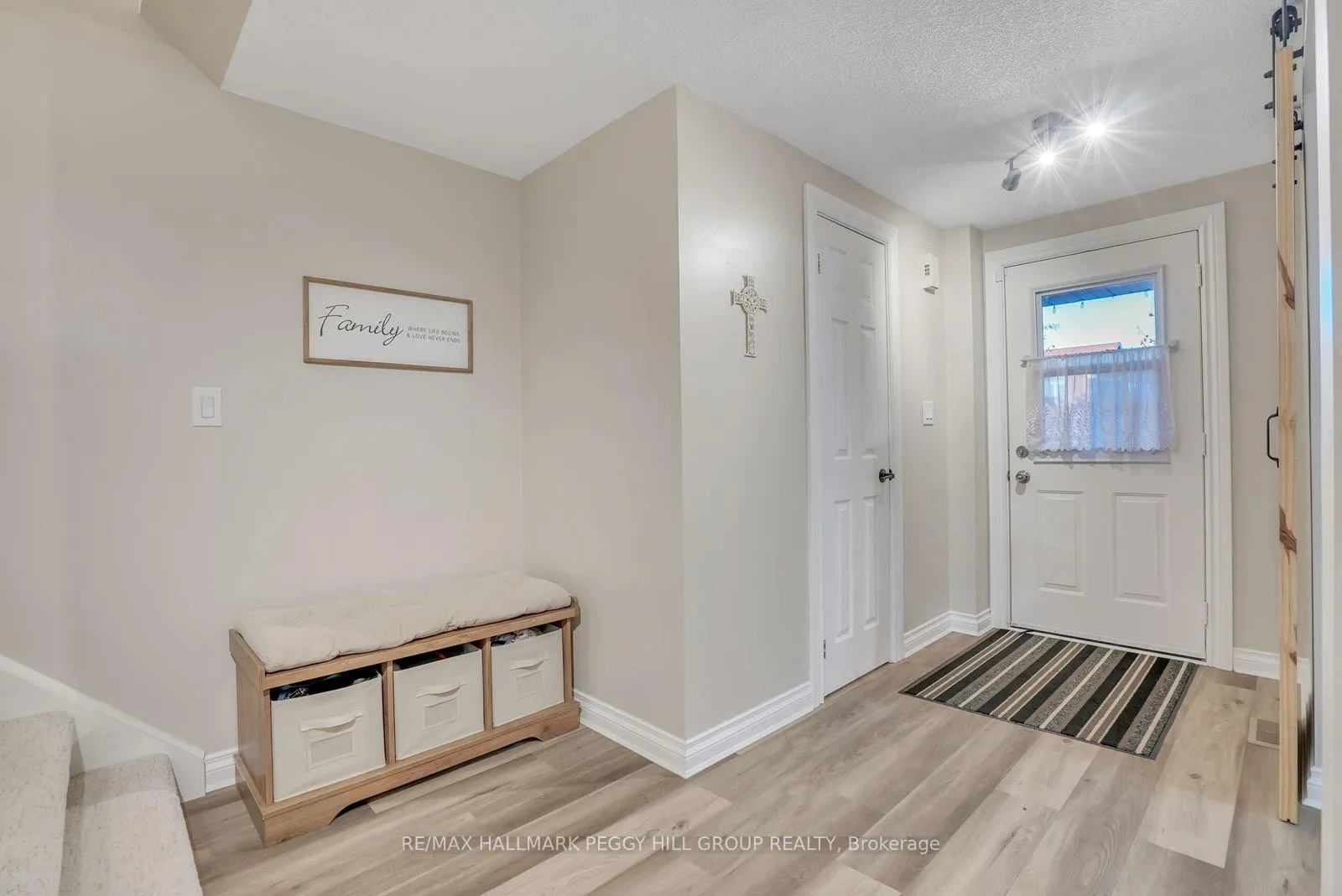 Photo 2 of 25 Bibby Court, Barrie, Holly — HOMEH