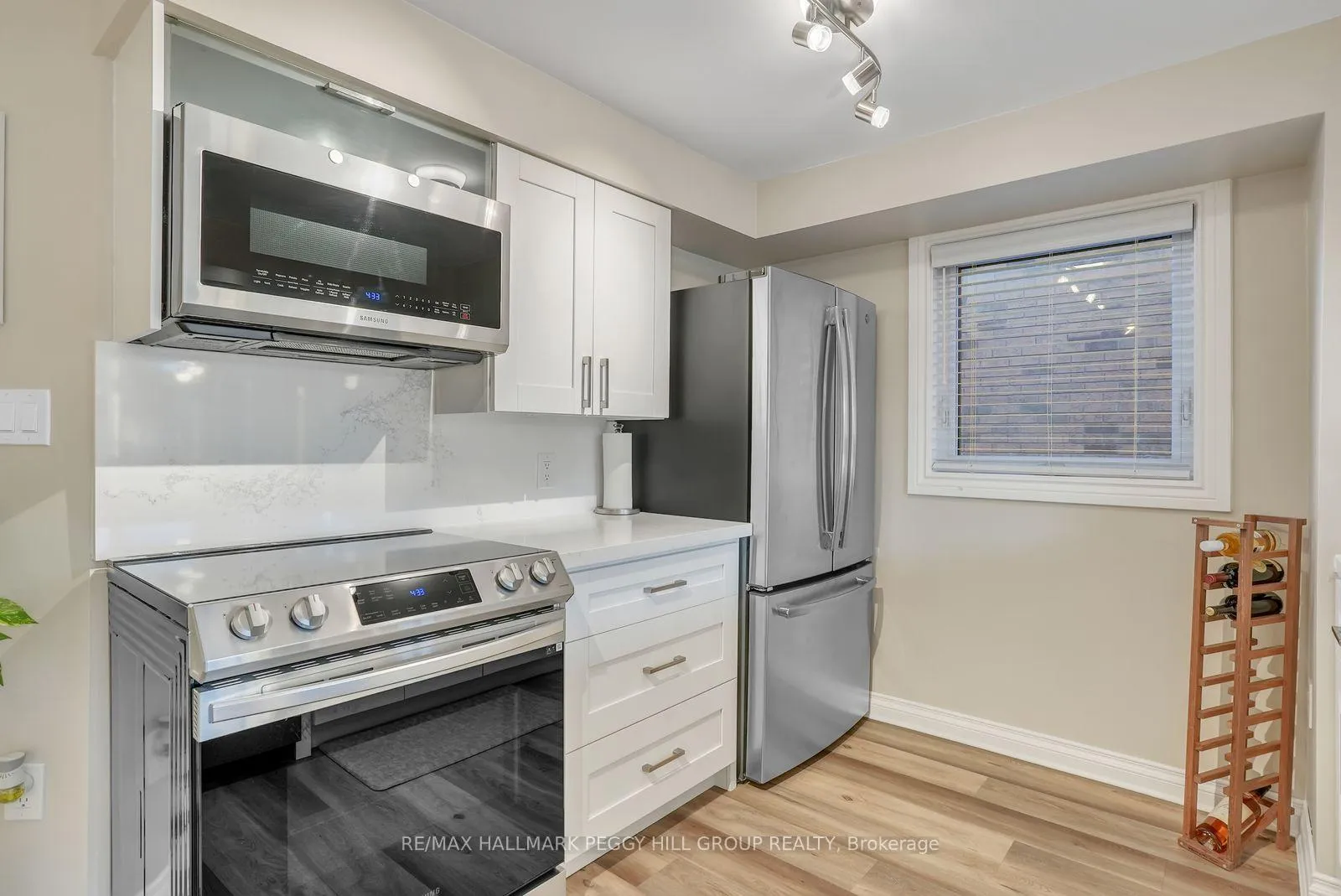 Photo 4 of 25 Bibby Court, Barrie, Holly — HOMEH