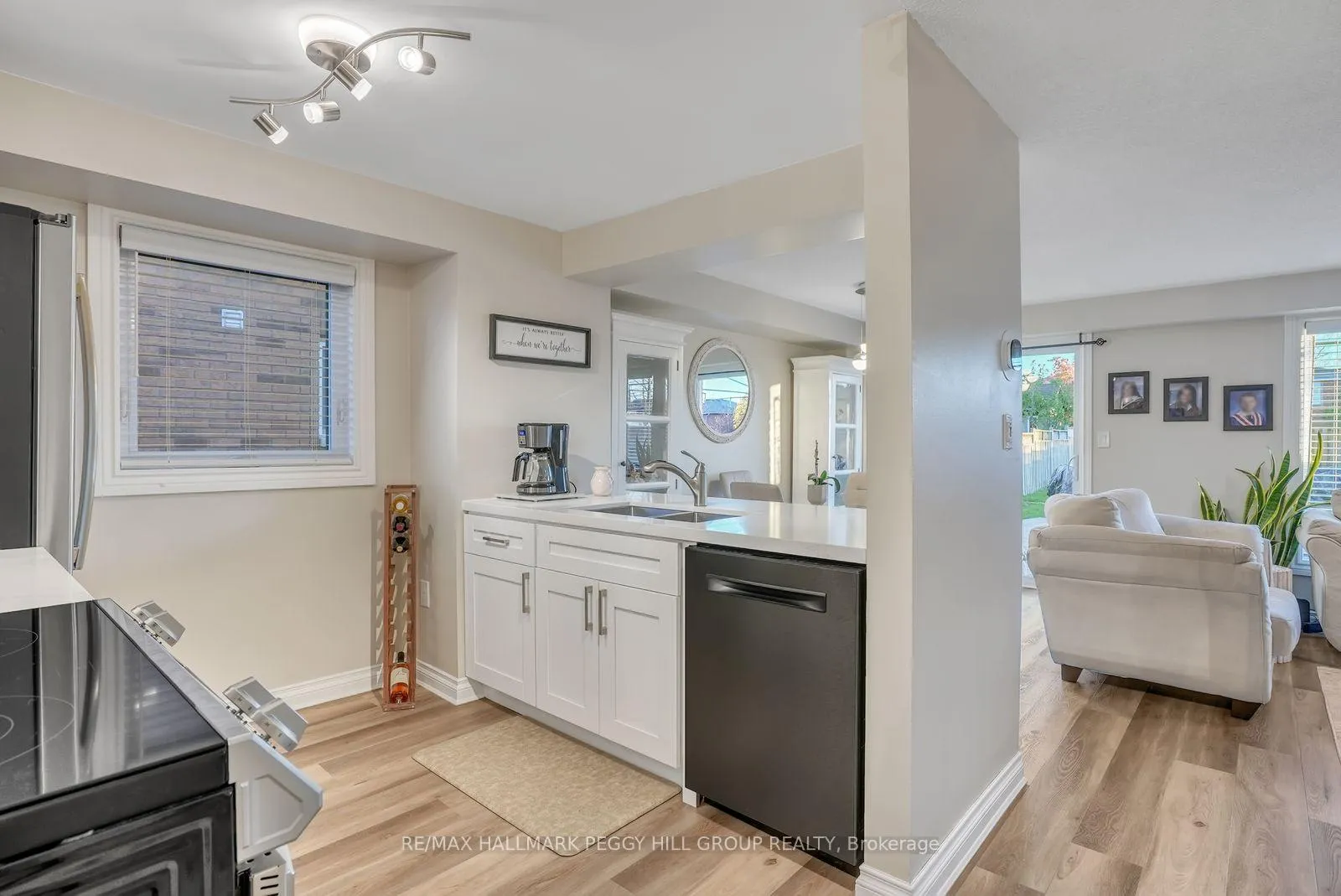 Photo 5 of 25 Bibby Court, Barrie, Holly — HOMEH
