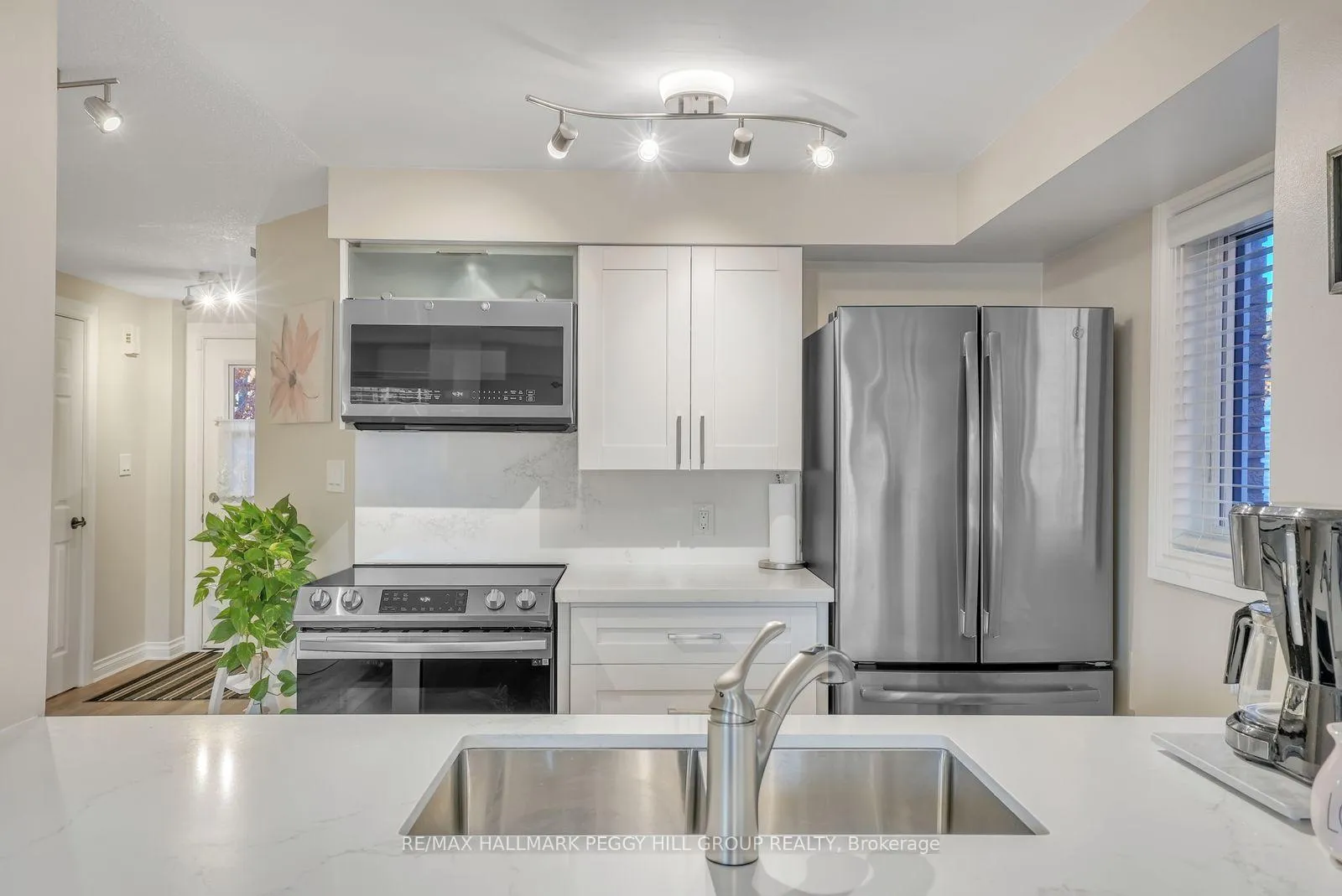 Photo 6 of 25 Bibby Court, Barrie, Holly — HOMEH