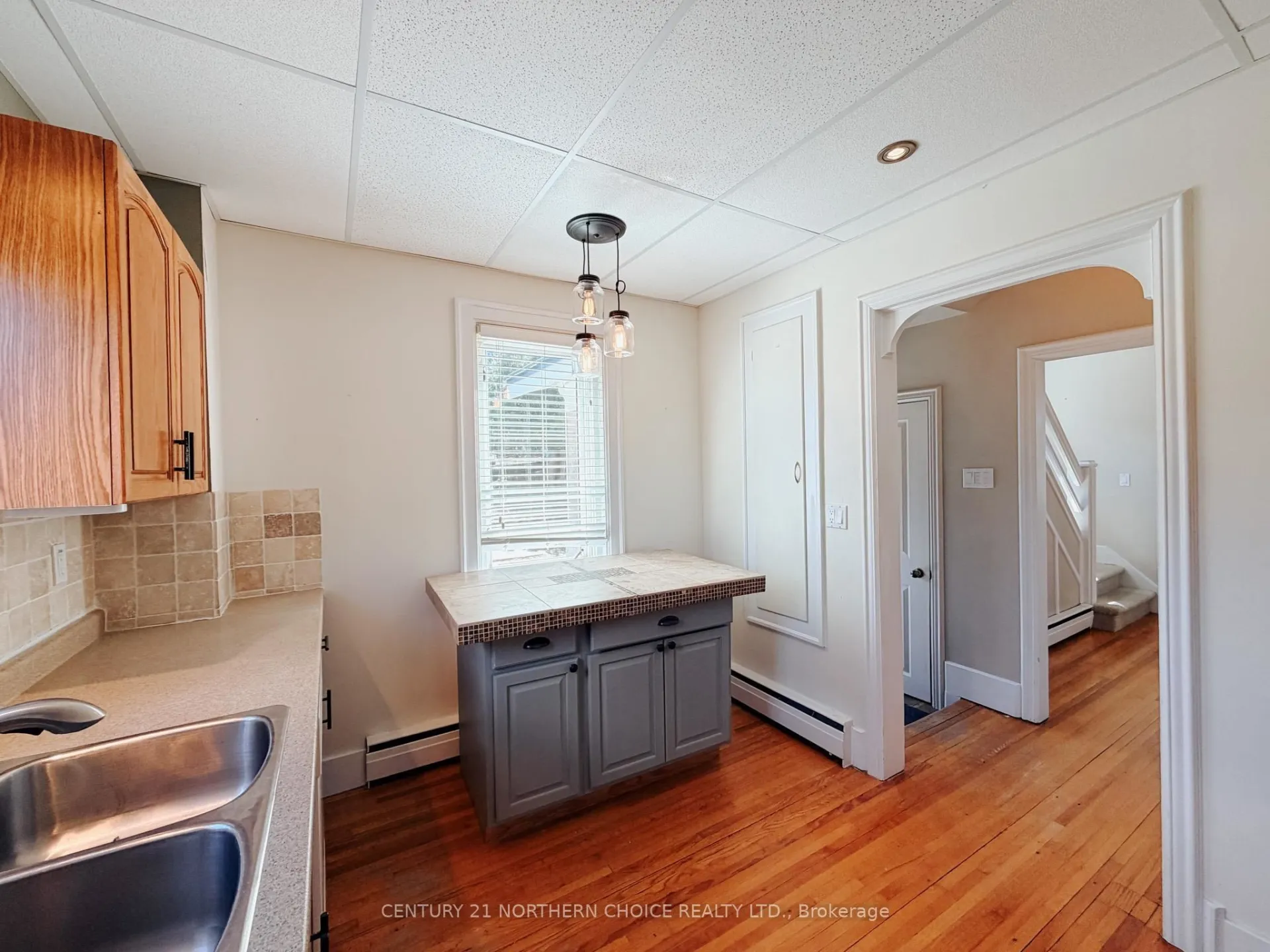 Photo 10 of 613 Fifth Avenue South, Kenora, Lakeside — HOMEH