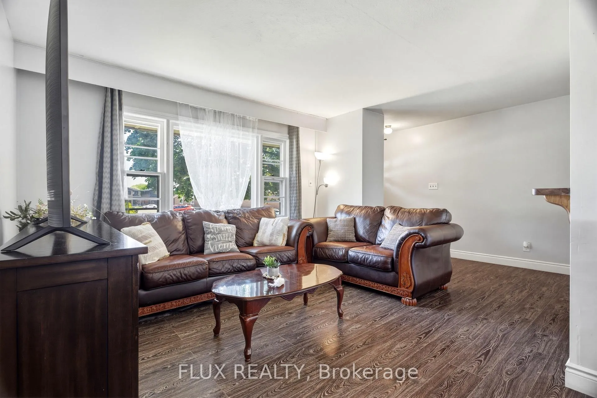Photo 9 of 32 Close Avenue, Cambridge, Christopher-Champlain — HOMEH