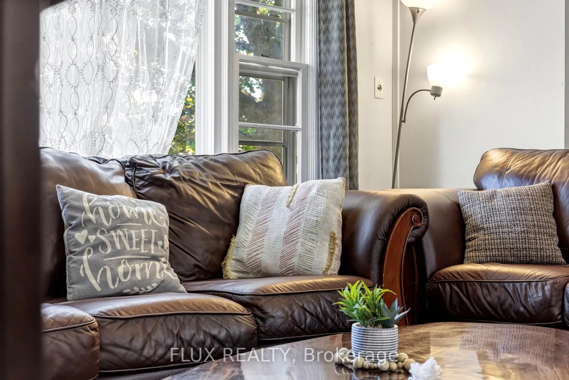 Photo 10 of 32 Close Avenue, Cambridge, Christopher-Champlain — HOMEH