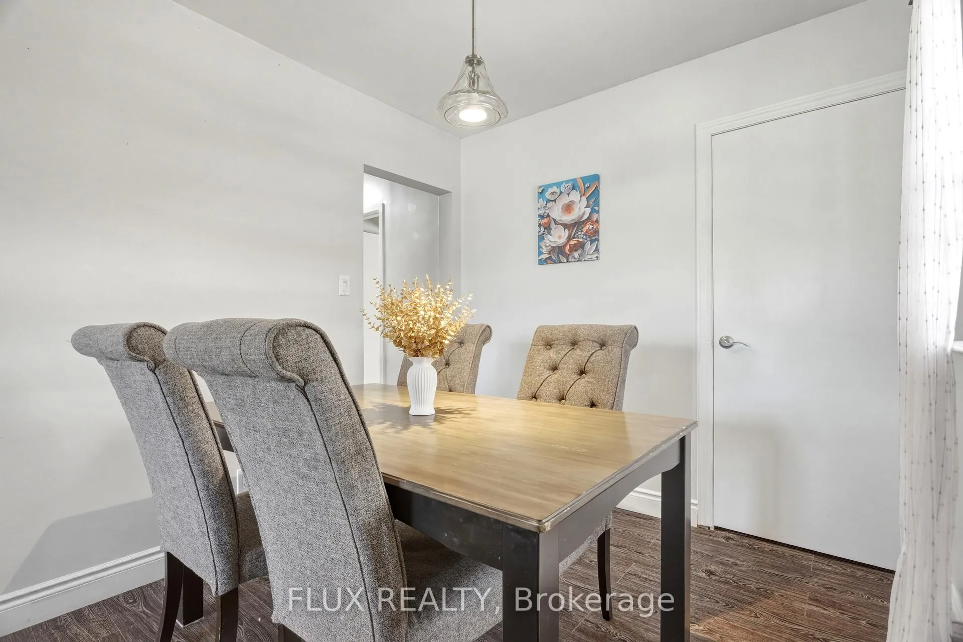 Photo 12 of 32 Close Avenue, Cambridge, Christopher-Champlain — HOMEH