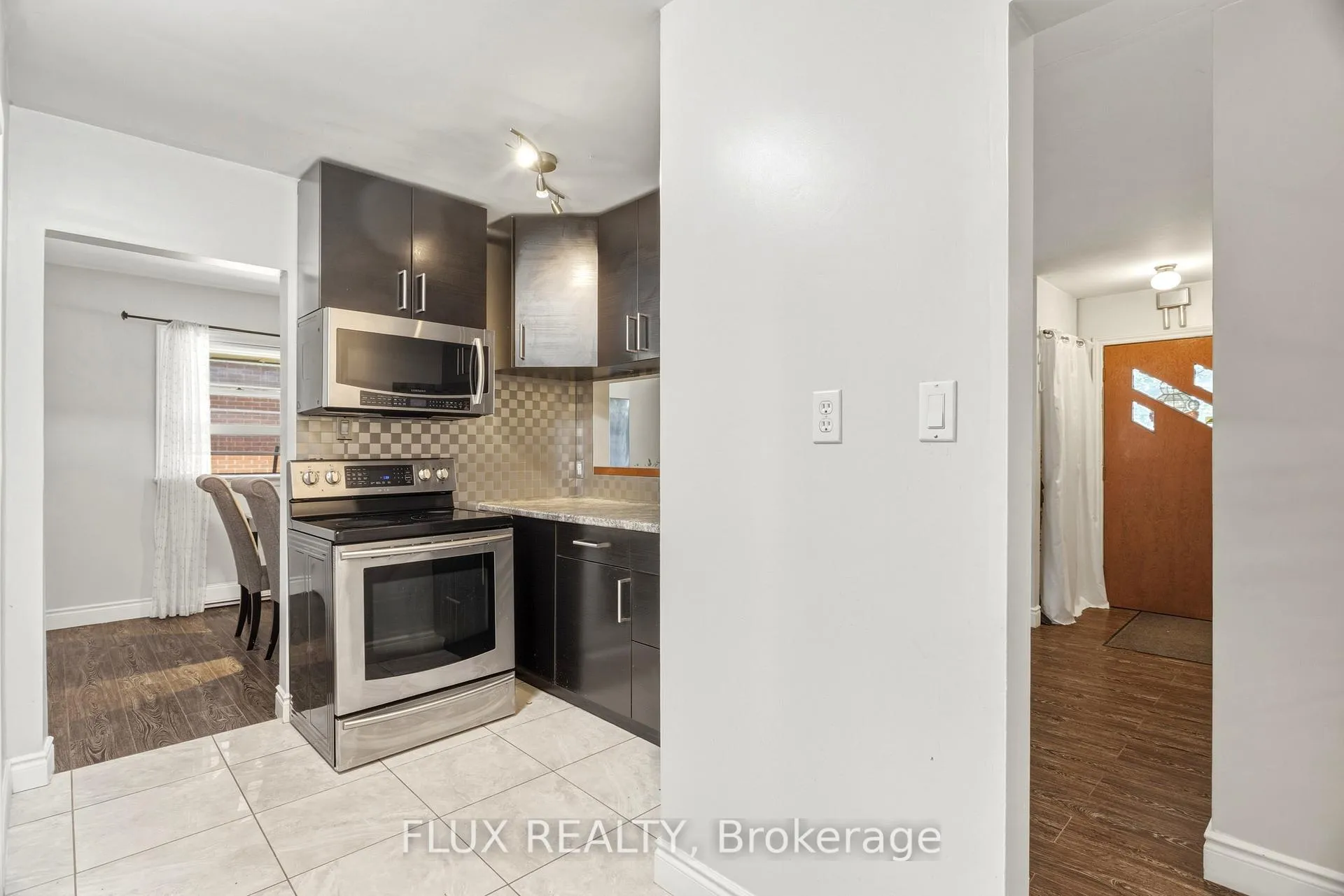 Photo 16 of 32 Close Avenue, Cambridge, Christopher-Champlain — HOMEH