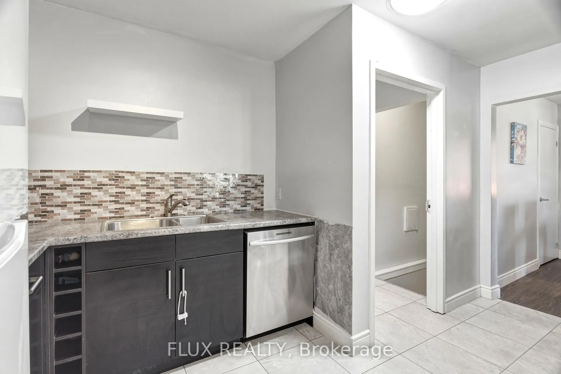 Photo 18 of 32 Close Avenue, Cambridge, Christopher-Champlain — HOMEH