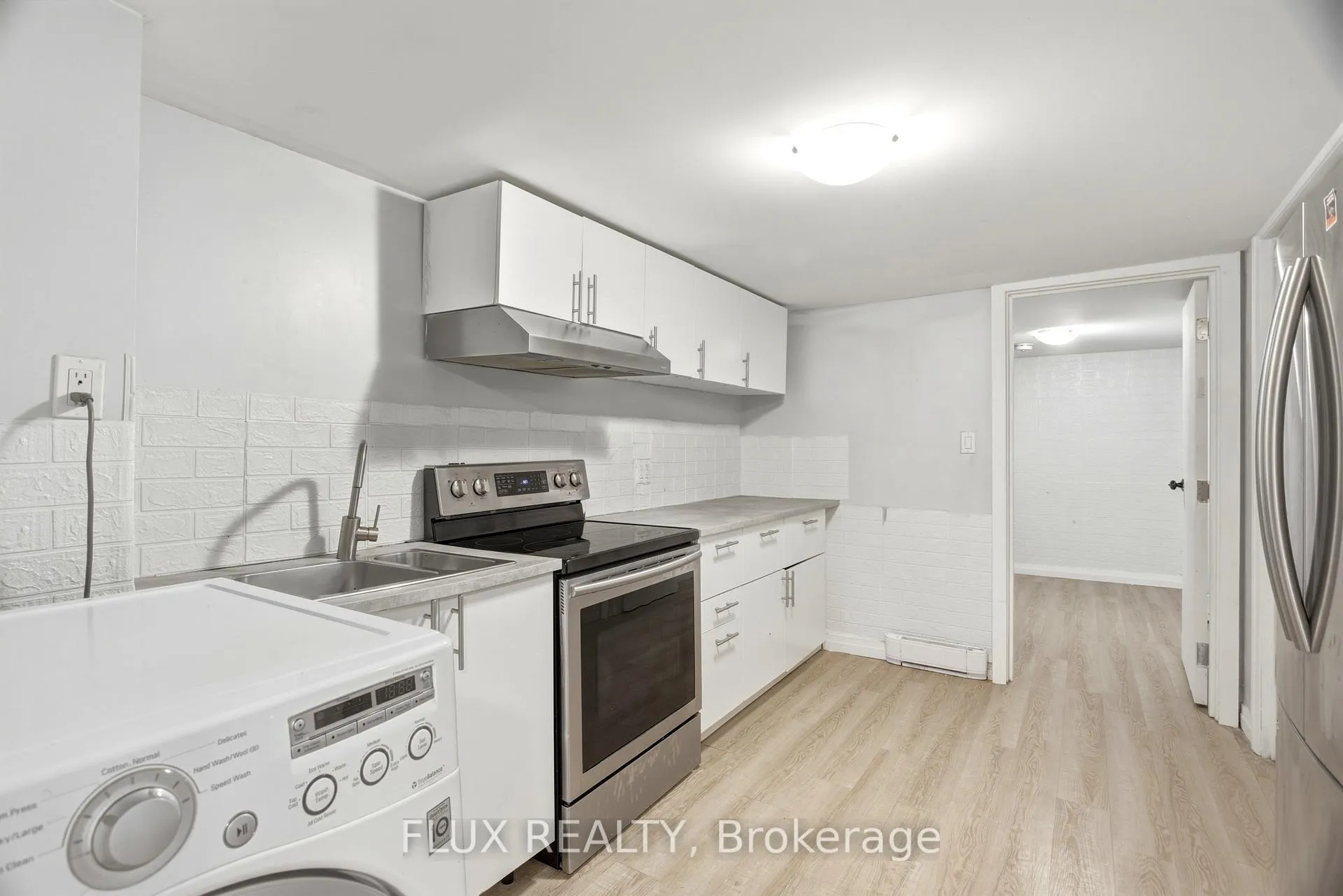 Photo 34 of 32 Close Avenue, Cambridge, Christopher-Champlain — HOMEH
