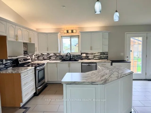 Photo 3 of 28 Grant Drive, Kawartha Lakes, Oakwood — HOMEH