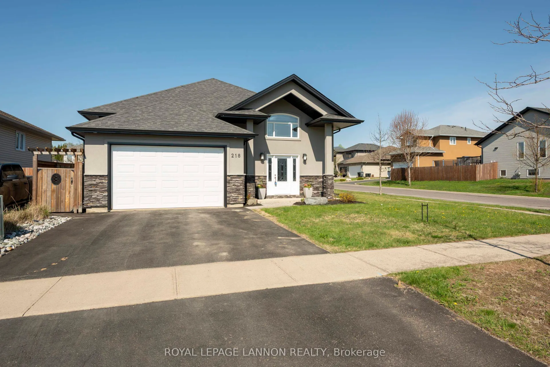 Photo 4 of 218 Sunflower Street, Thunder Bay, John Street North — HOMEH