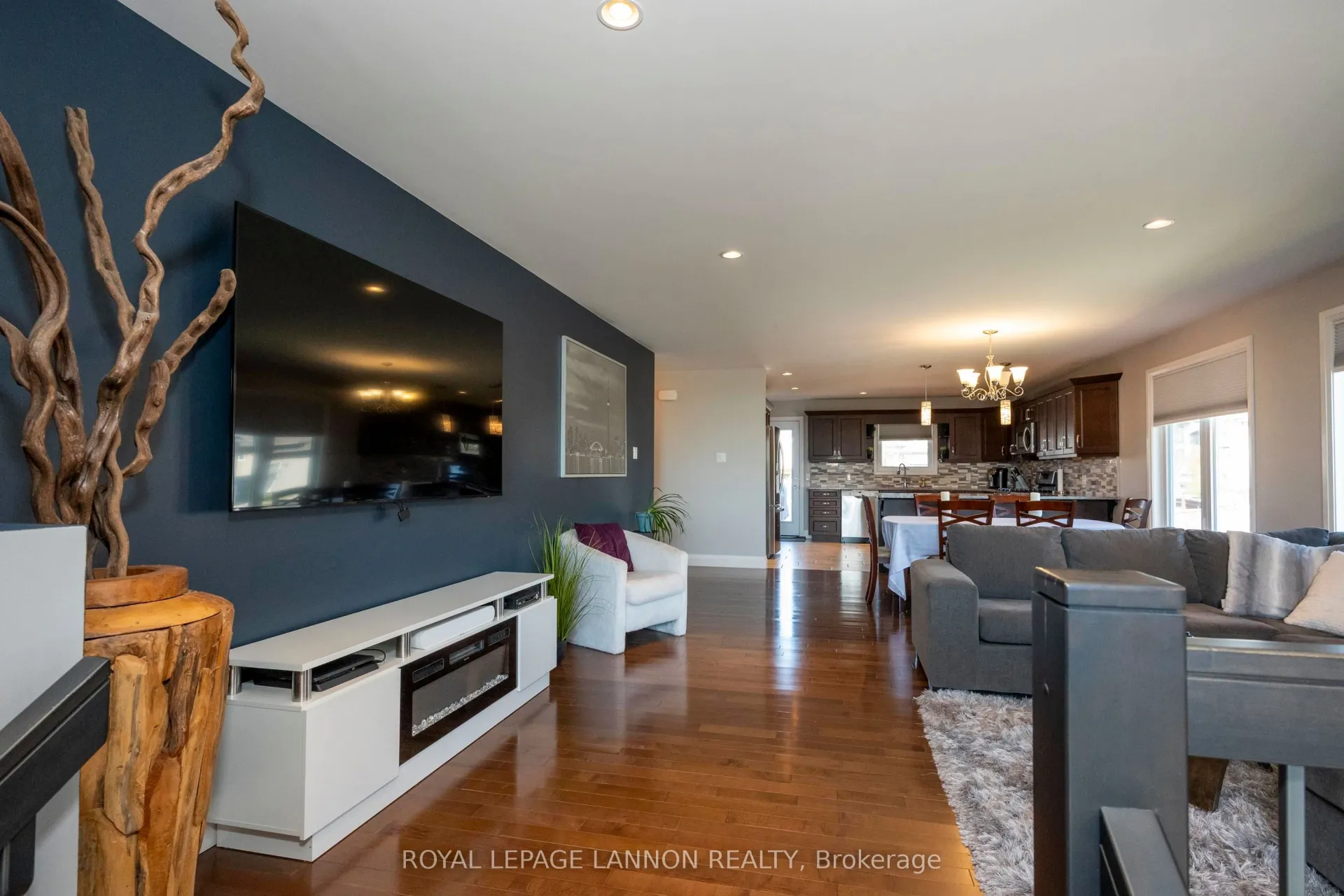 Photo 6 of 218 Sunflower Street, Thunder Bay, John Street North — HOMEH