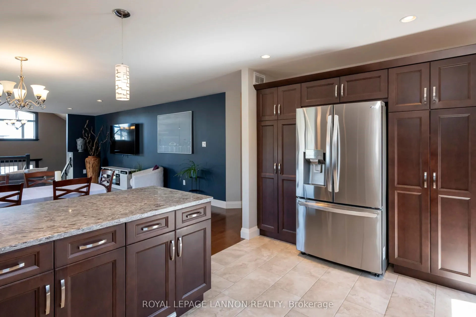 Photo 9 of 218 Sunflower Street, Thunder Bay, John Street North — HOMEH