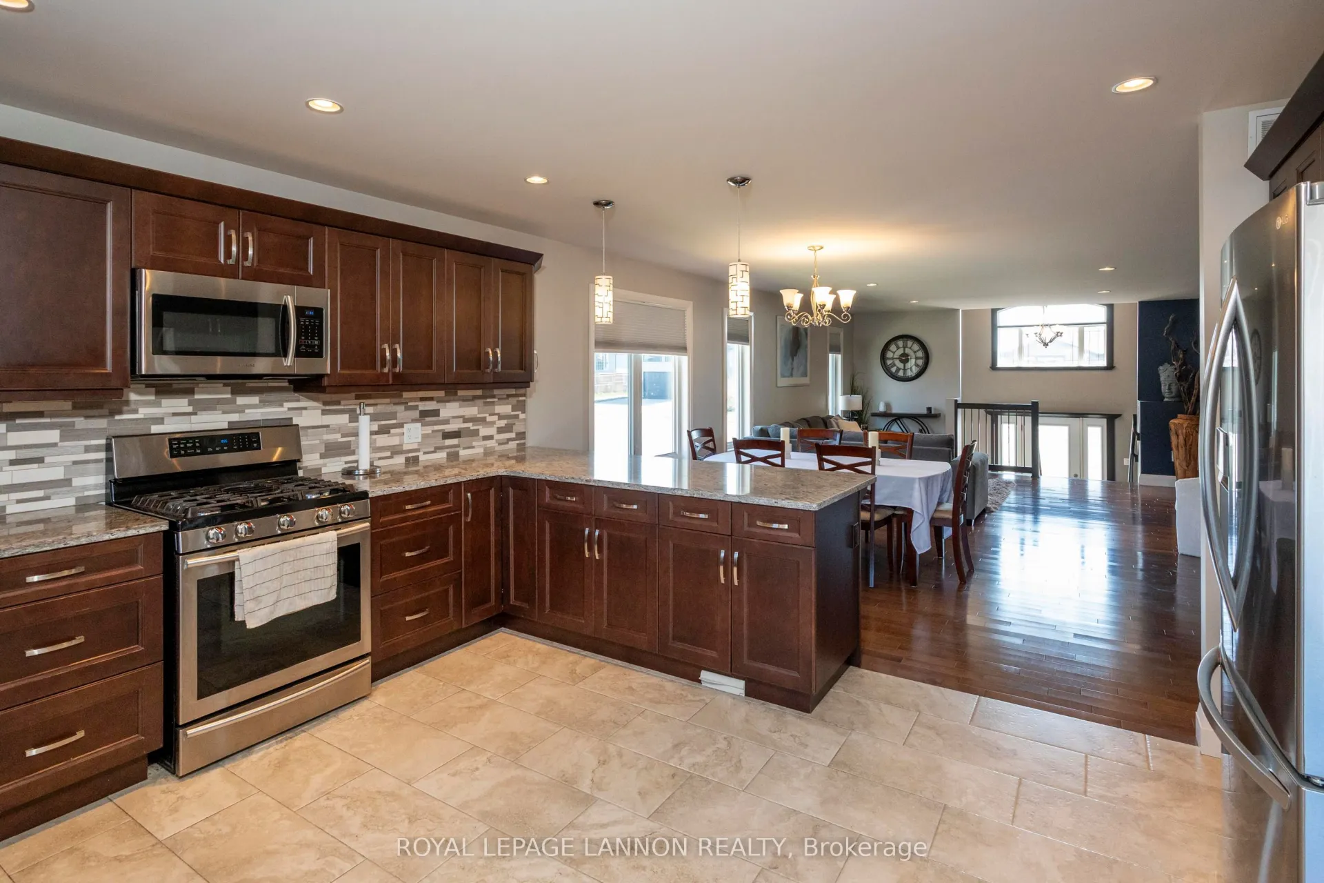 Photo 10 of 218 Sunflower Street, Thunder Bay, John Street North — HOMEH