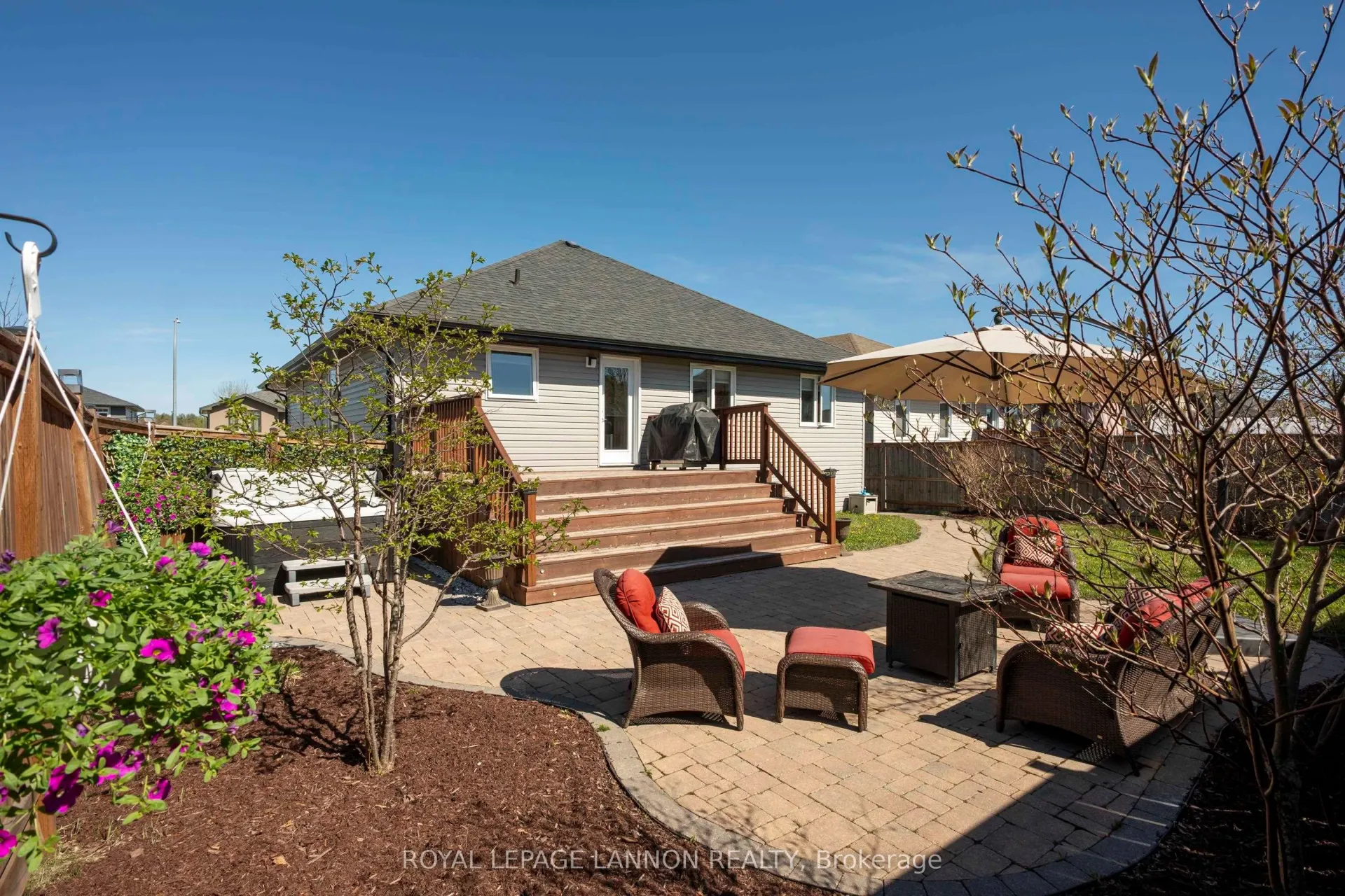 Photo 33 of 218 Sunflower Street, Thunder Bay, John Street North — HOMEH