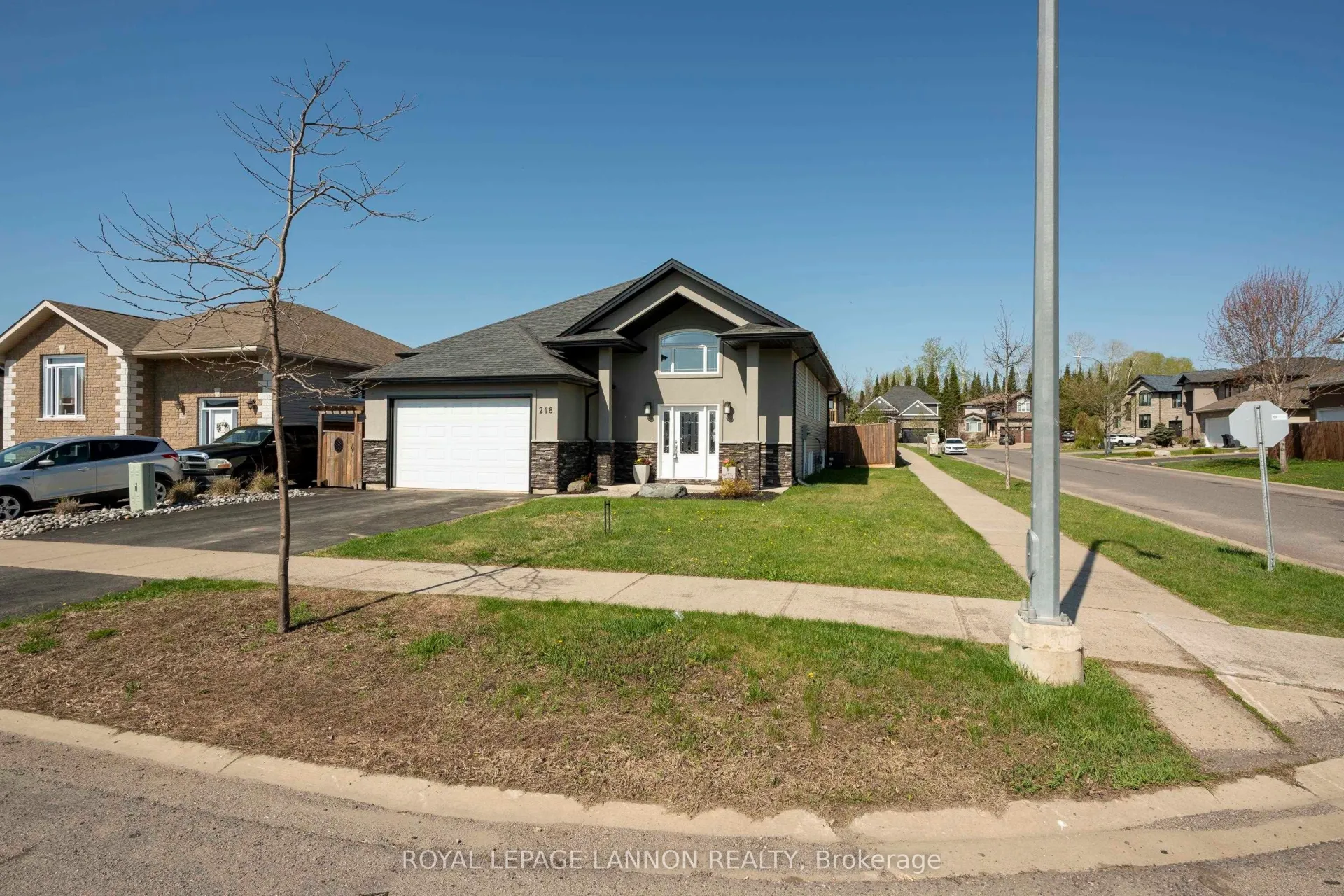 Photo 35 of 218 Sunflower Street, Thunder Bay, John Street North — HOMEH
