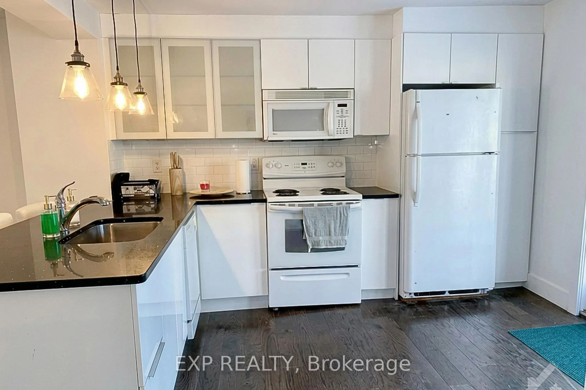 Photo 6 of 323 Montfort Street, Ottawa, Vanier — HOMEH