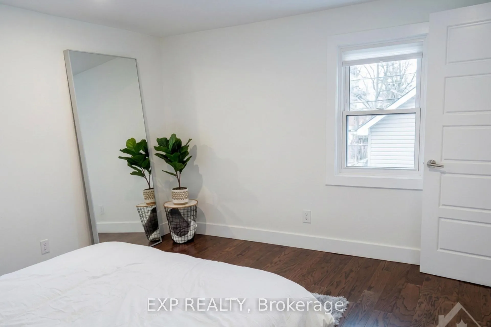 Photo 10 of 323 Montfort Street, Ottawa, Vanier — HOMEH