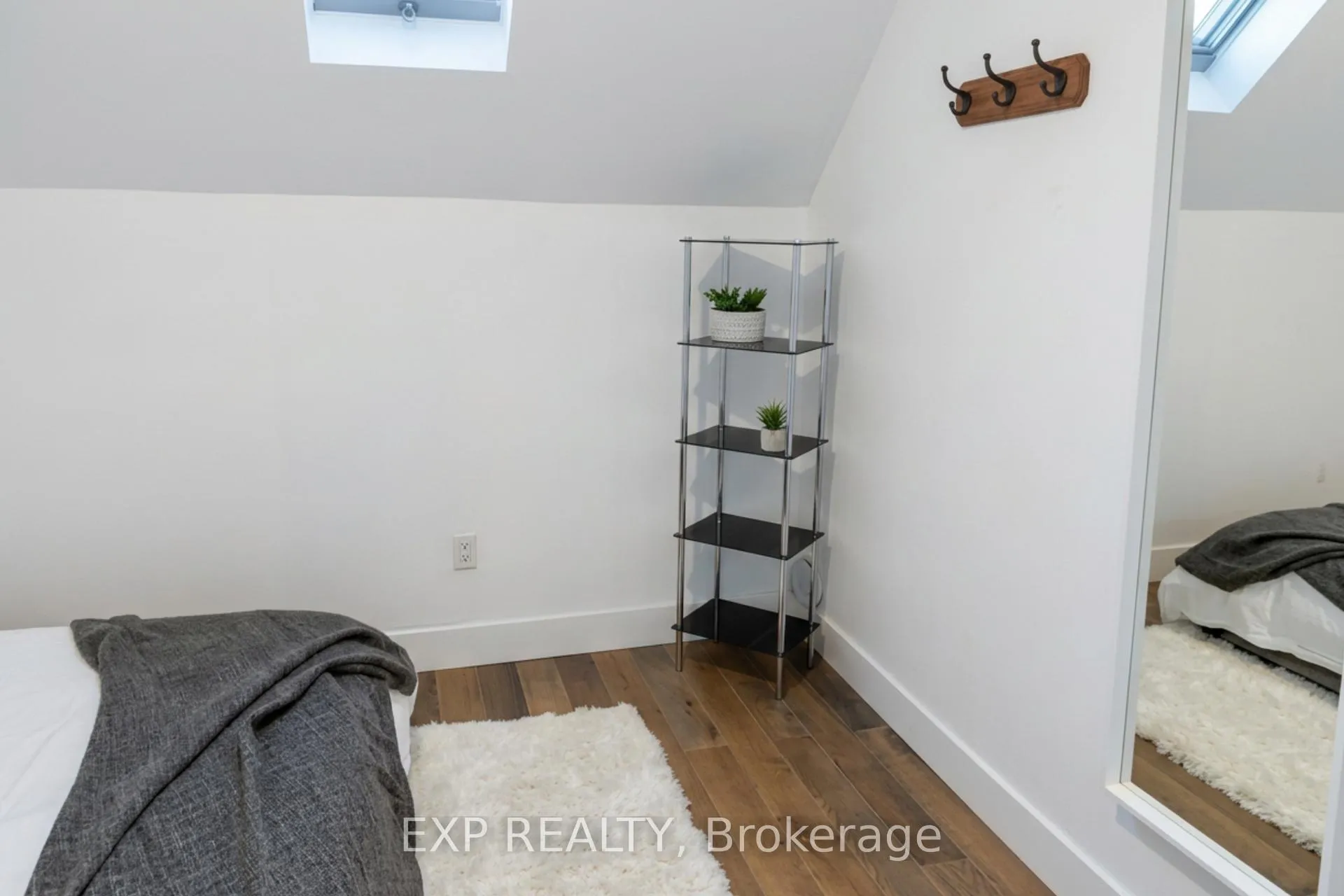 Photo 15 of 323 Montfort Street, Ottawa, Vanier — HOMEH
