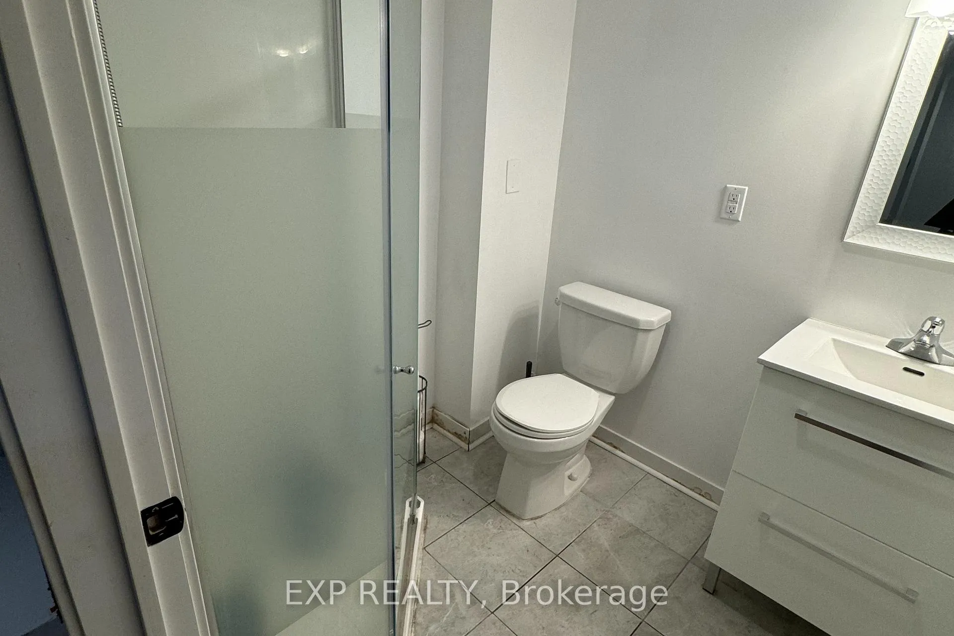Photo 19 of 323 Montfort Street, Ottawa, Vanier — HOMEH