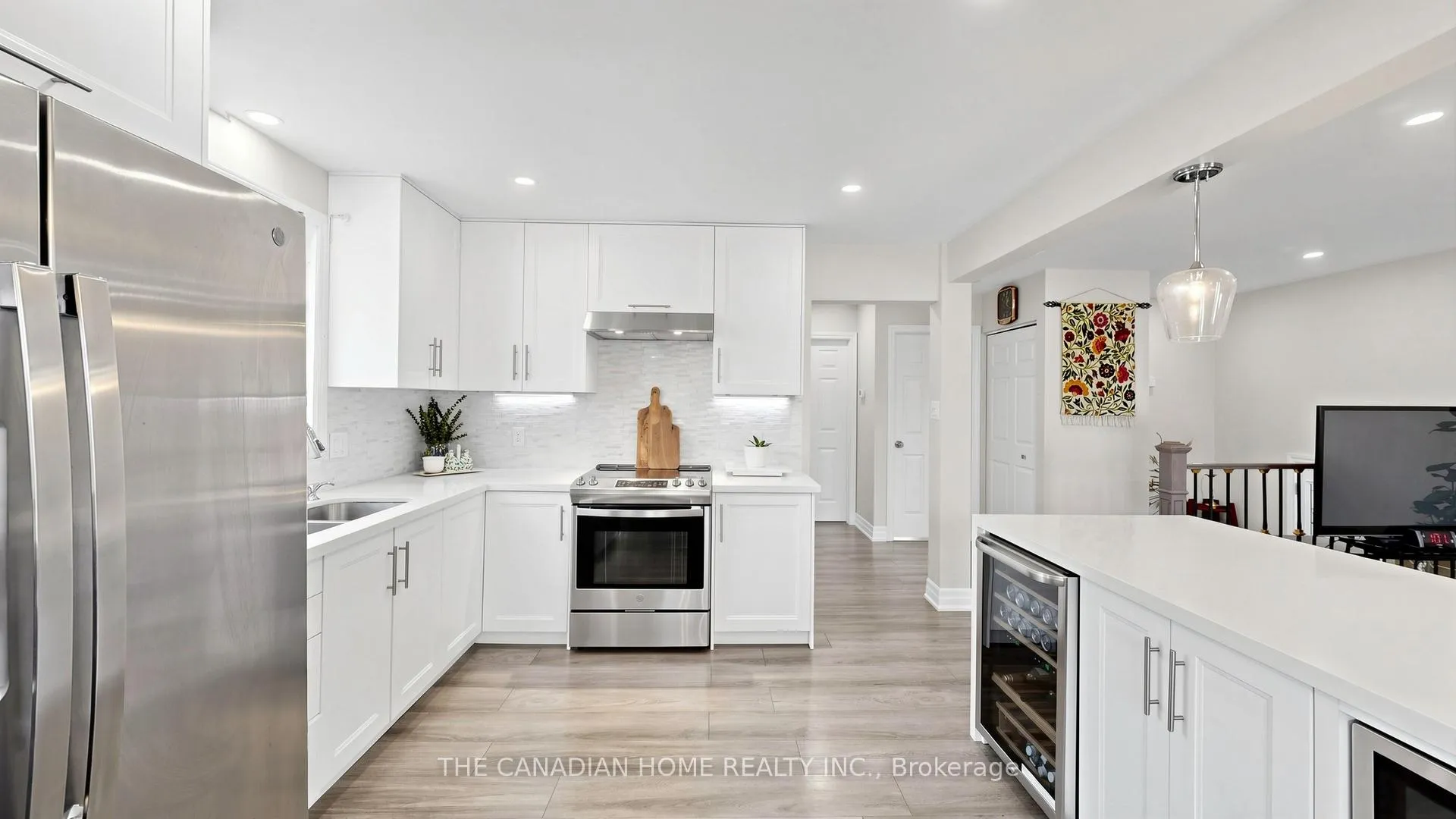 Photo 14 of 128 Branlyn Crescent, Brantford, Lynden Hills — HOMEH