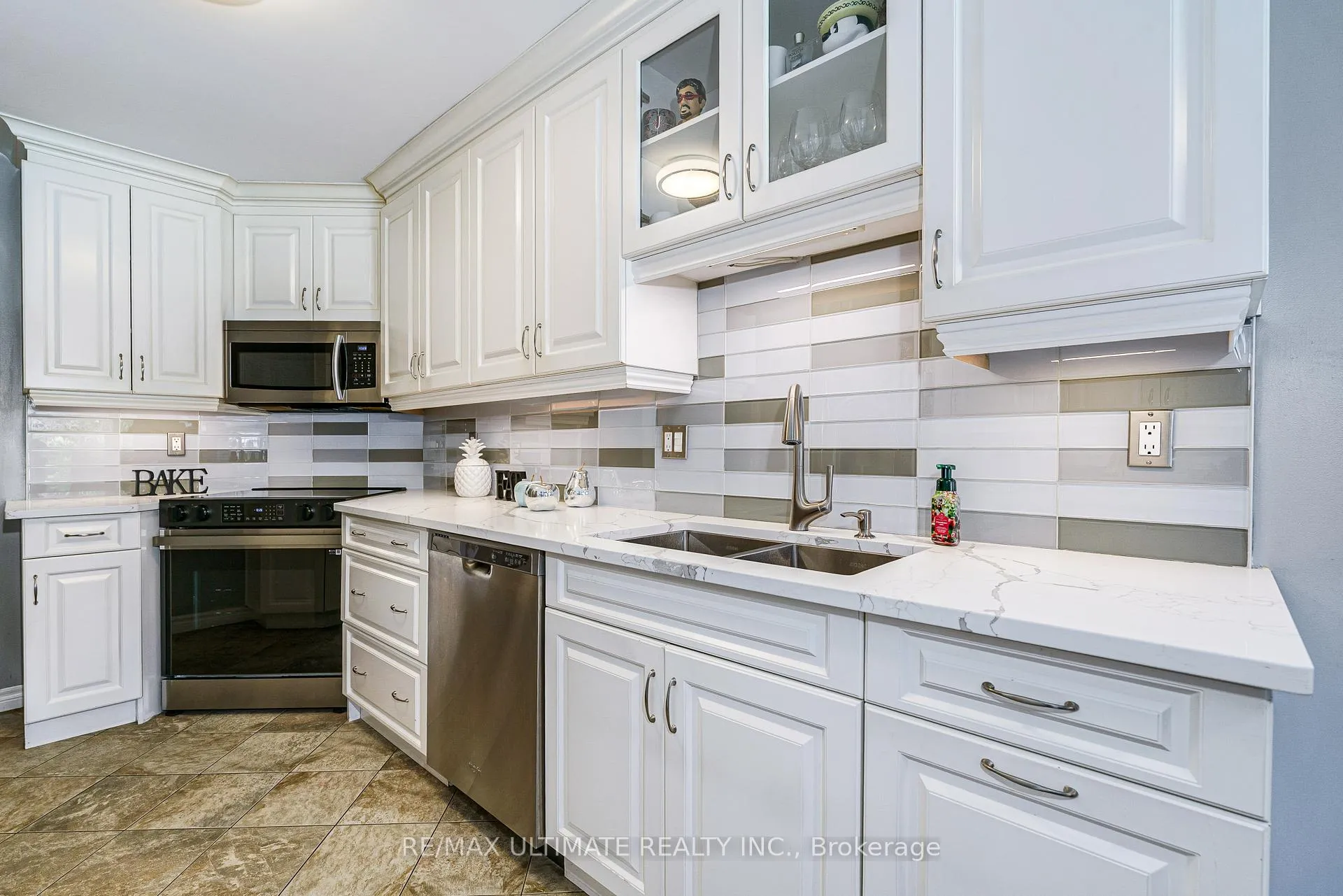 Photo 9 of 54 Waller Street, Whitby, Rolling Acres — HOMEH