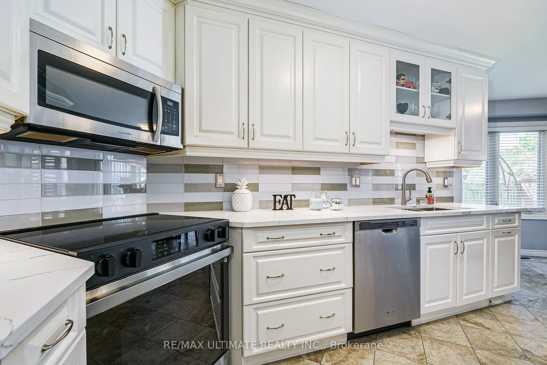 Photo 12 of 54 Waller Street, Whitby, Rolling Acres — HOMEH