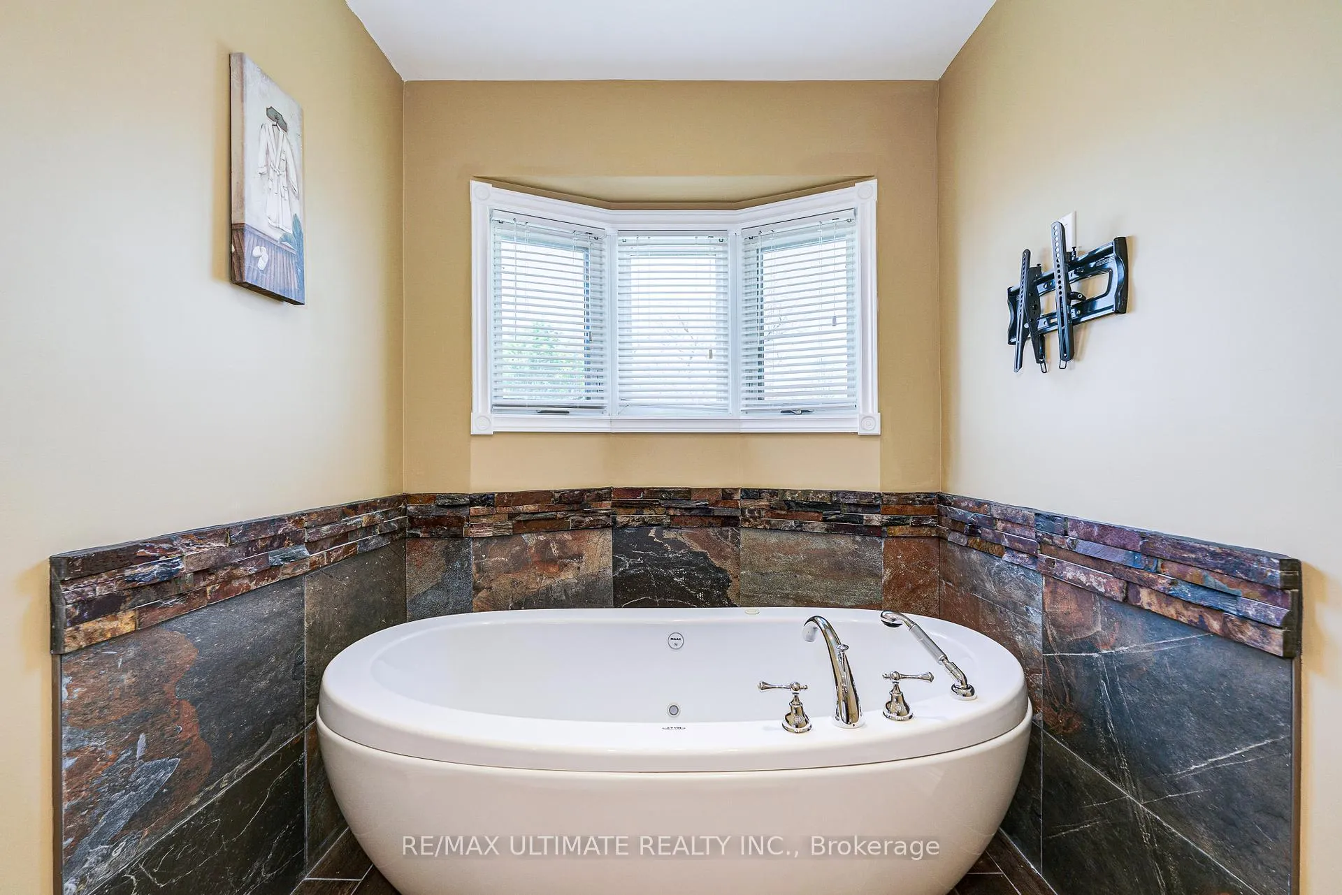 Photo 31 of 54 Waller Street, Whitby, Rolling Acres — HOMEH