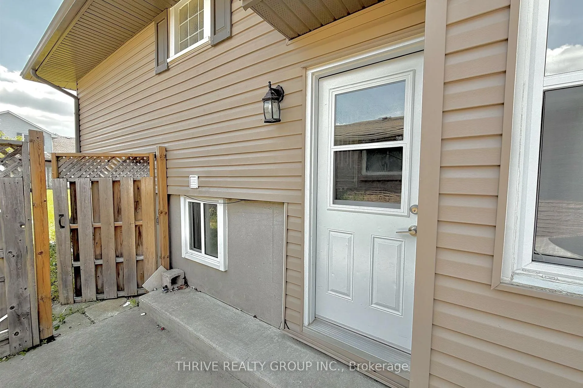 Photo 3 of Unit Lower, 727 Millbank Drive, London, South Y — HOMEH