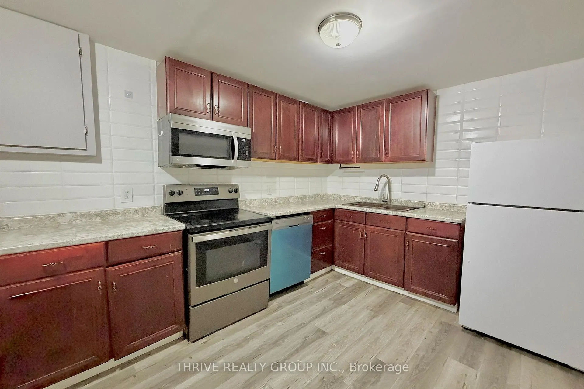 Photo 4 of Unit Lower, 727 Millbank Drive, London, South Y — HOMEH