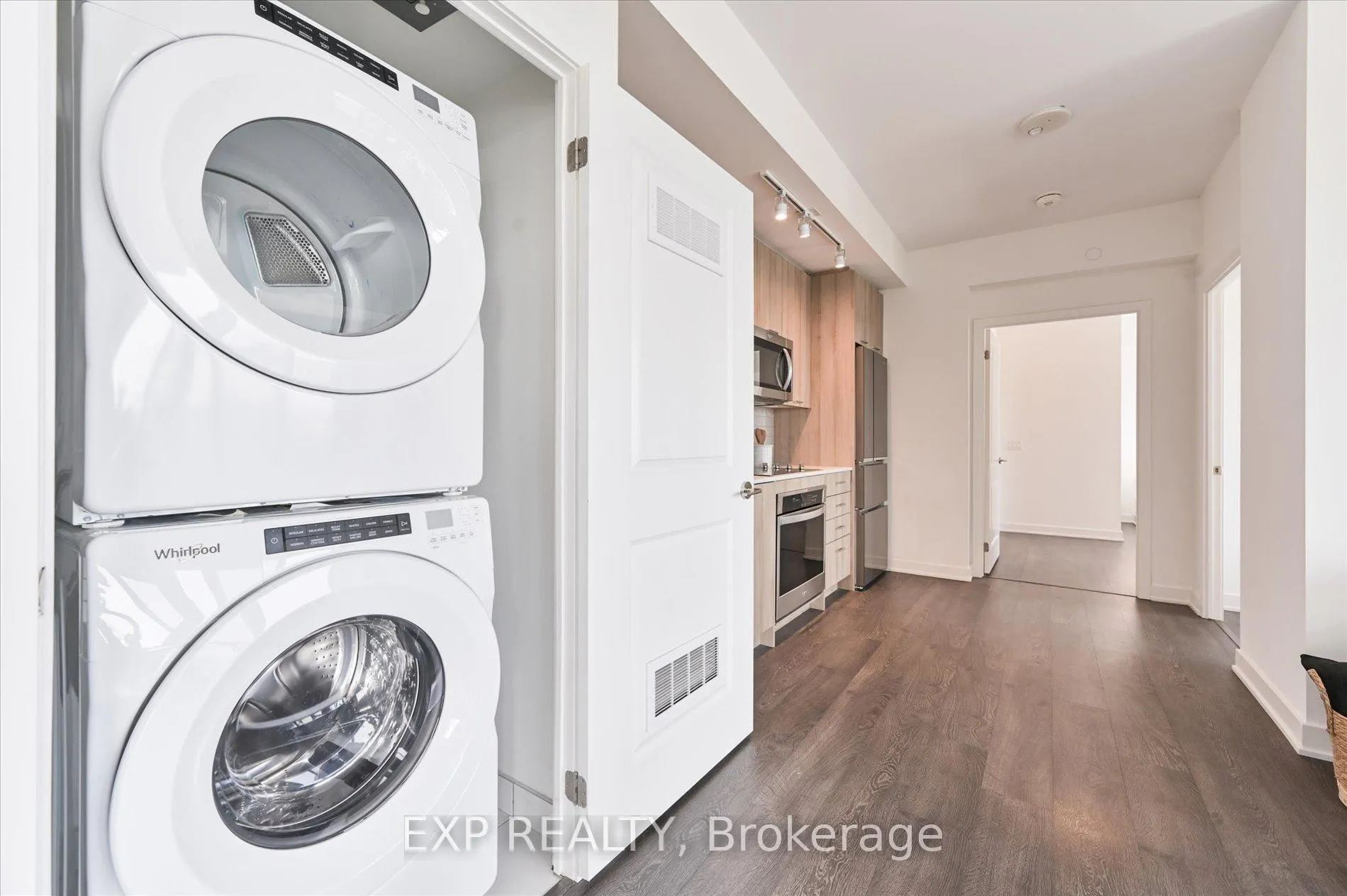 Photo 6 of Unit 1006, 120 Eagle Rock Way, Vaughan, Maple — HOMEH