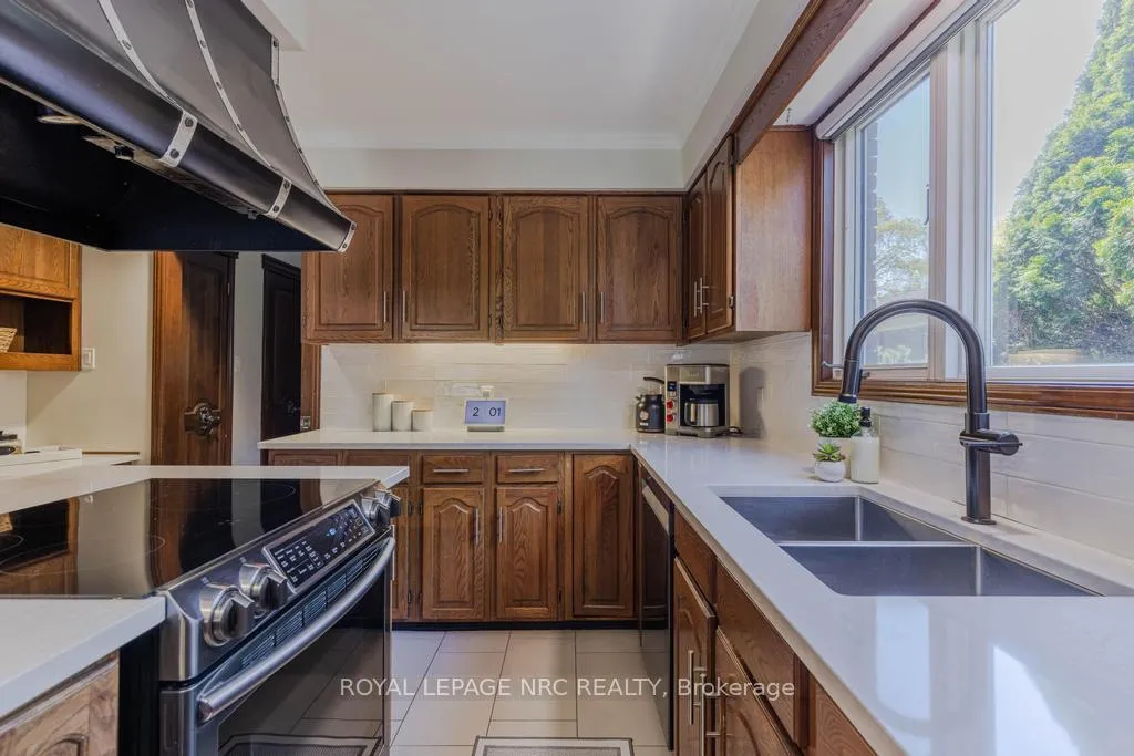 Photo 26 of 4 Maplewood Drive, St. Catharines, Vine/Linwell — HOMEH