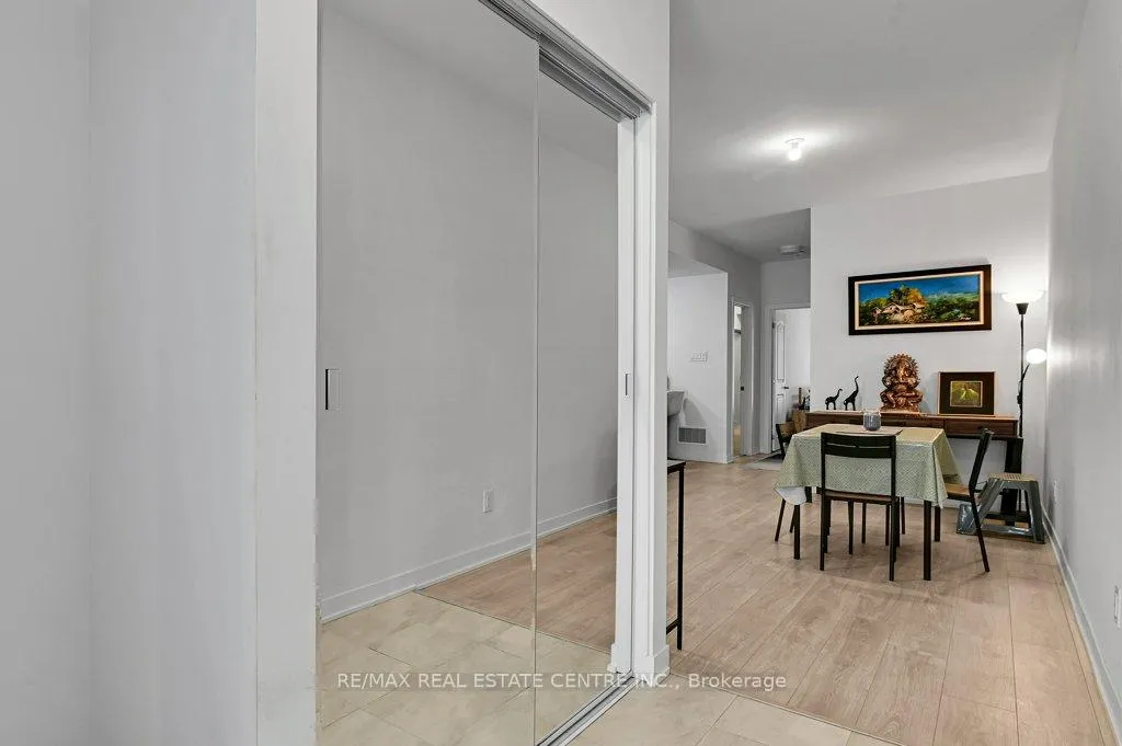 Photo 4 of 216 Parnian Pvt, Ottawa, Barrhaven - Half Moon Bay — HOMEH