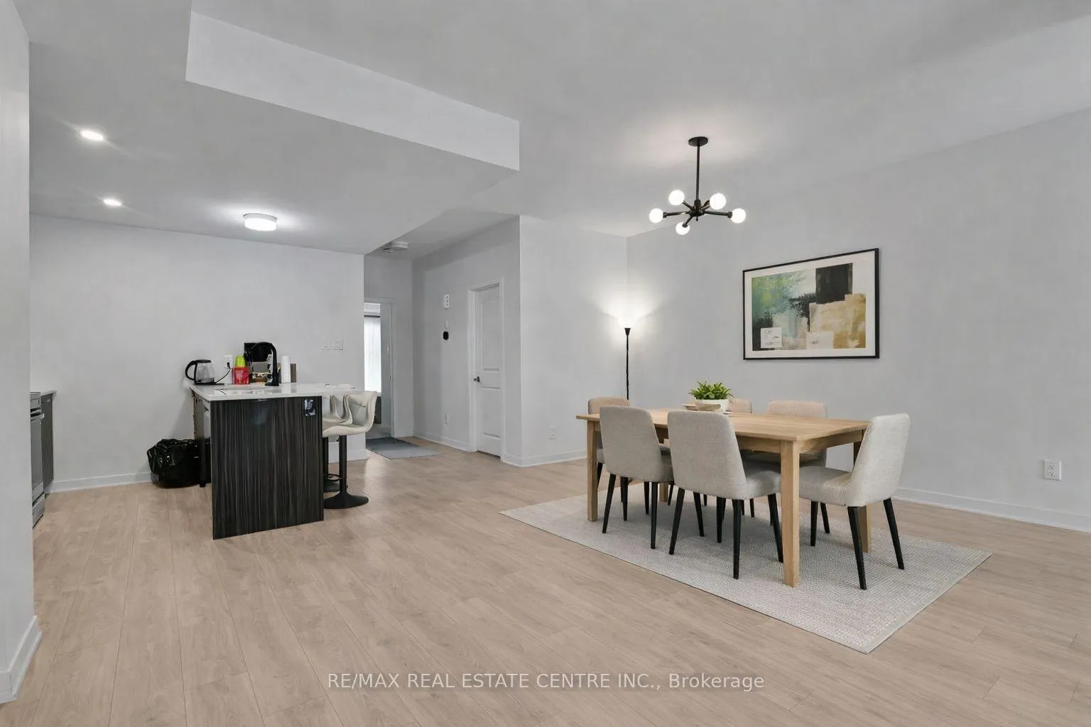 Photo 8 of 216 Parnian Pvt, Ottawa, Barrhaven - Half Moon Bay — HOMEH