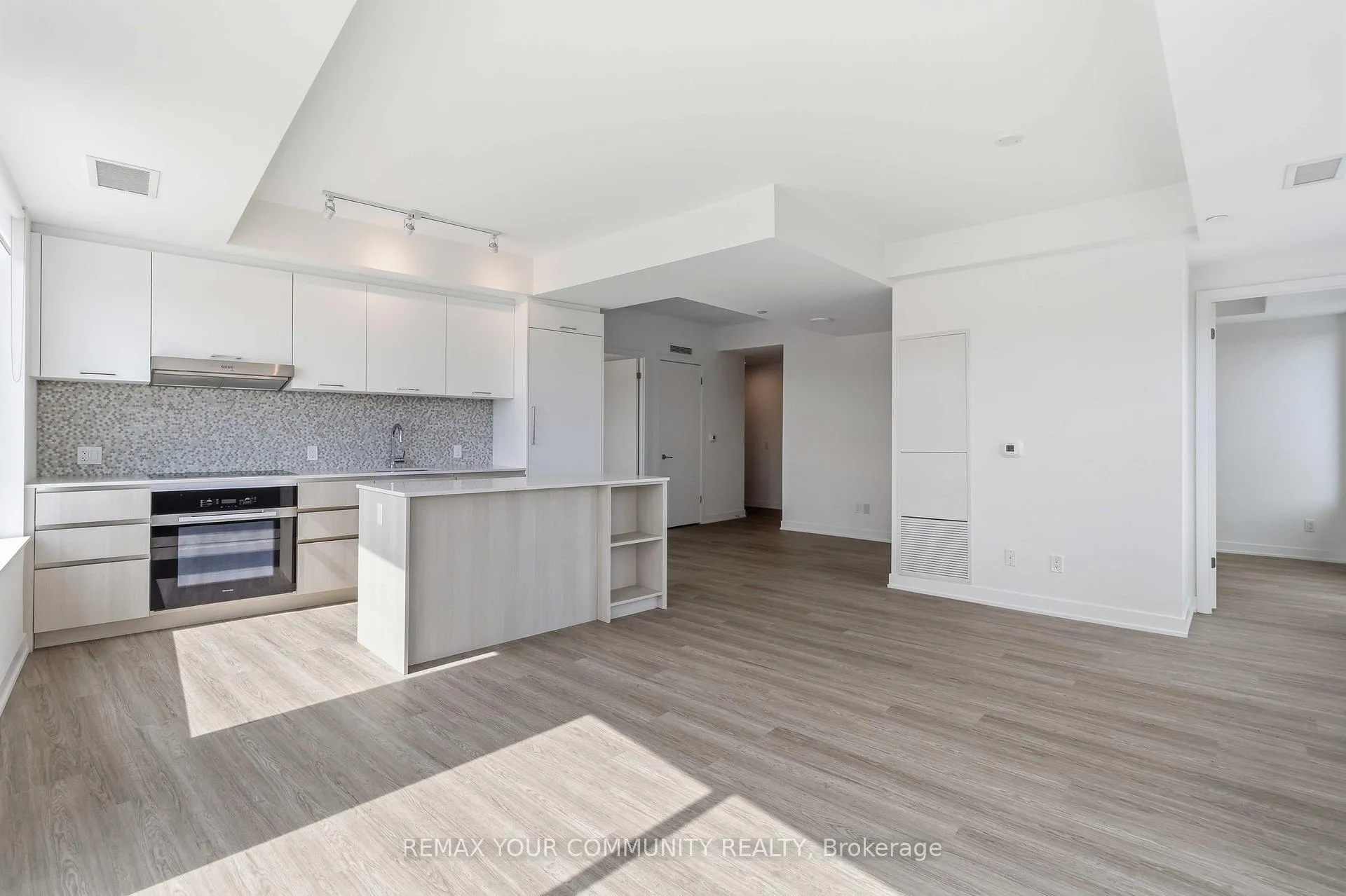 Photo 2 of Unit 427, 8188 Yonge Street, Vaughan, Uplands — HOMEH