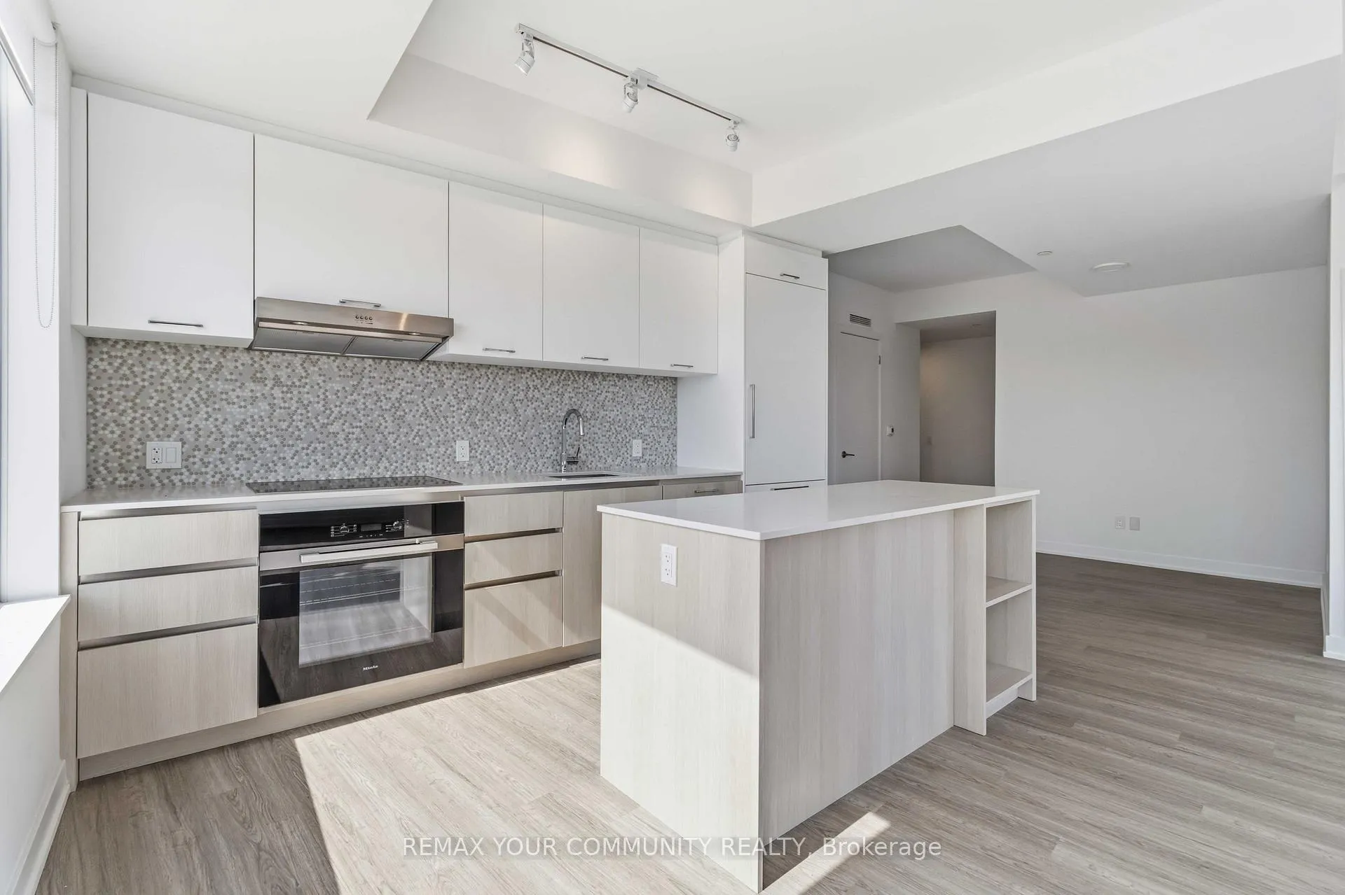 Photo 4 of Unit 427, 8188 Yonge Street, Vaughan, Uplands — HOMEH